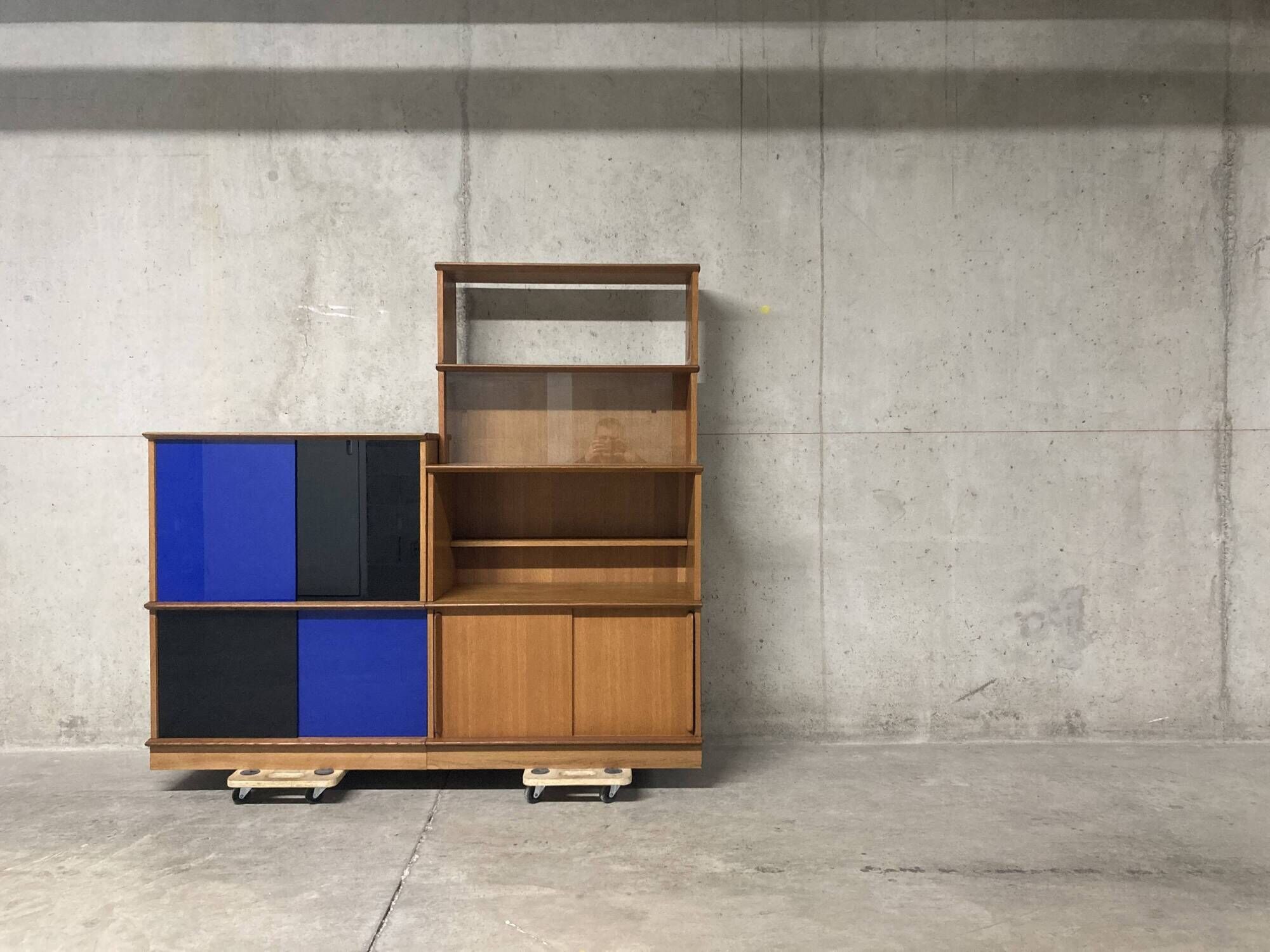 Asymmetrical golden oak display case bookcase Oscar vintage furniture from the 60s