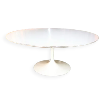Coffee table by Eero saarinen for Knoll international