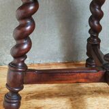 Tabouret ancien en bois massif tourné et sculpté