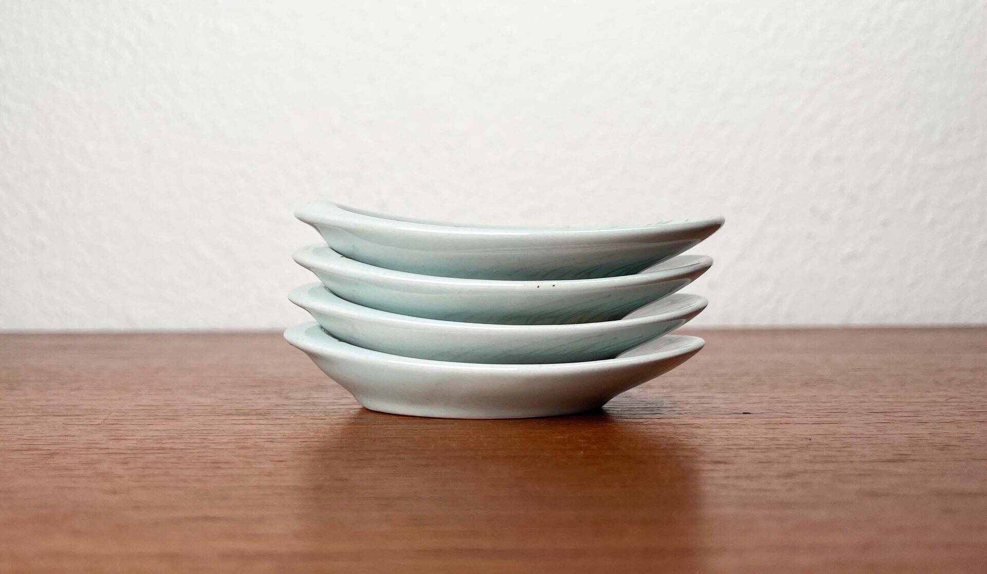 Small oyster or Danish sauce plates from the mid-century by Beth Breyen for Royal Copenhagen, set of 4.