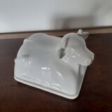 Cow-shaped butter dish