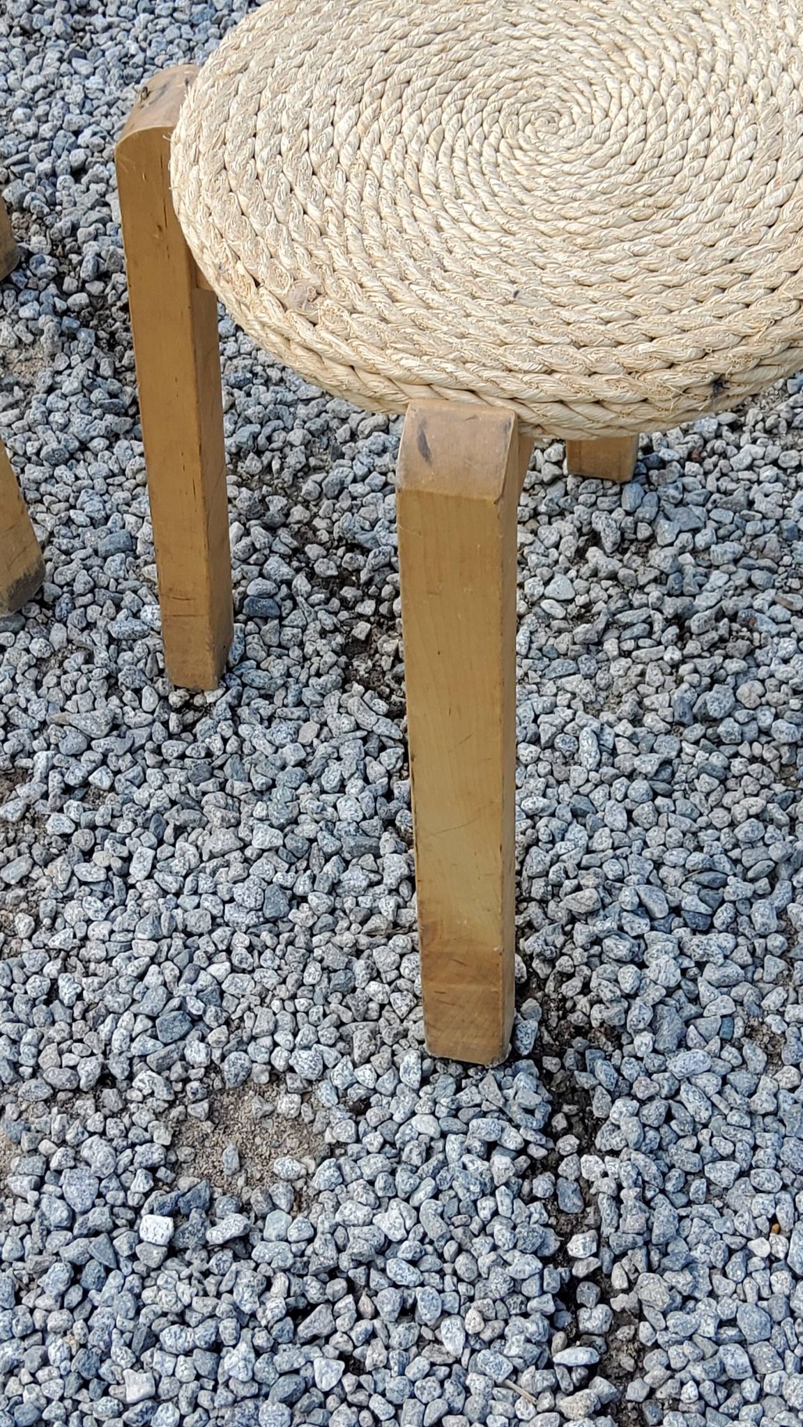 Paire de tabourets scandinaves en bouleau et jonc de mer des années 70/80