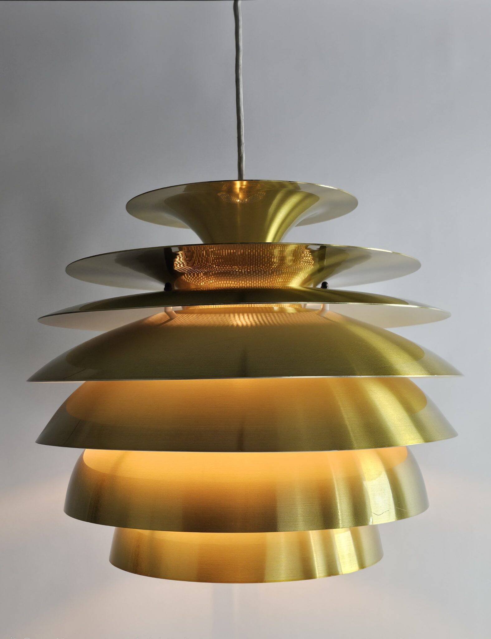 Lampe à échelle en laiton modèle Barcelone de Bent Karlby