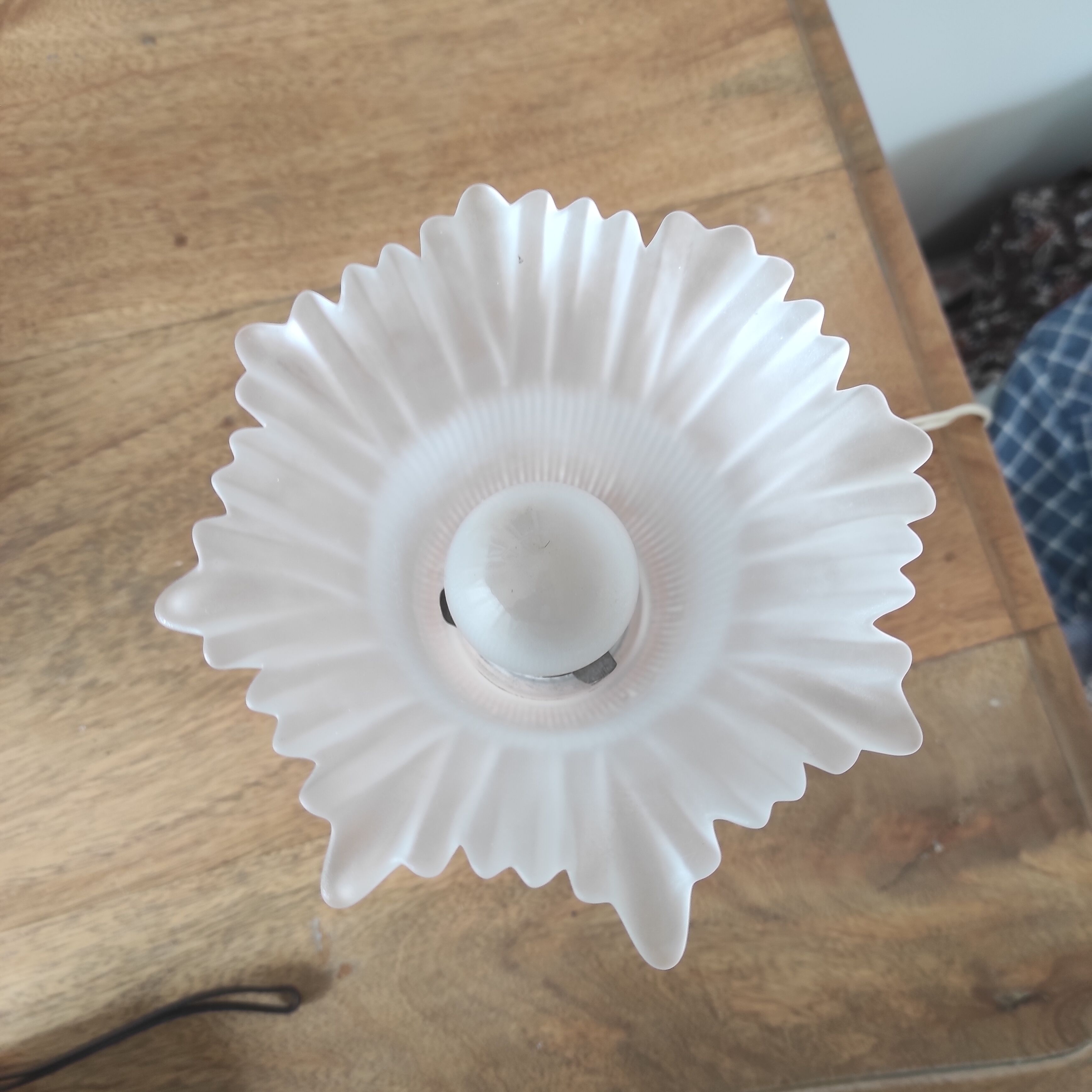 Lampe en verre rose
