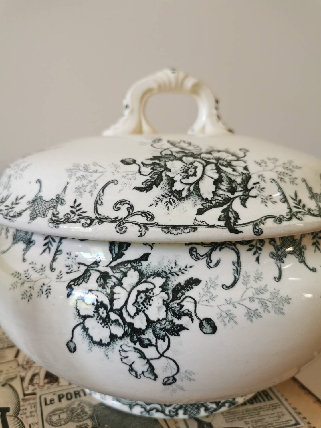 Old HC soup tureen, iron earth