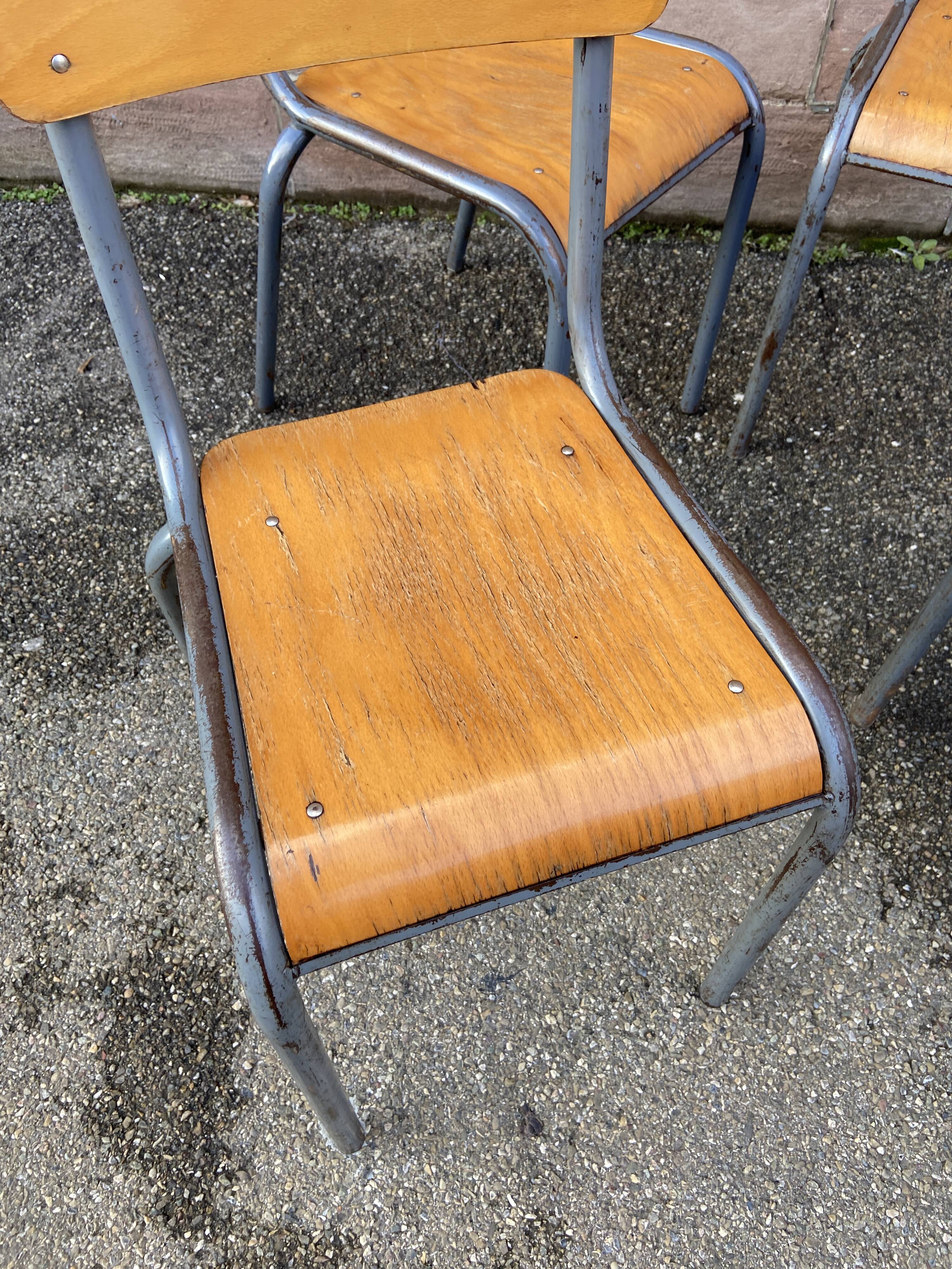 4 chaises d'école Vintage