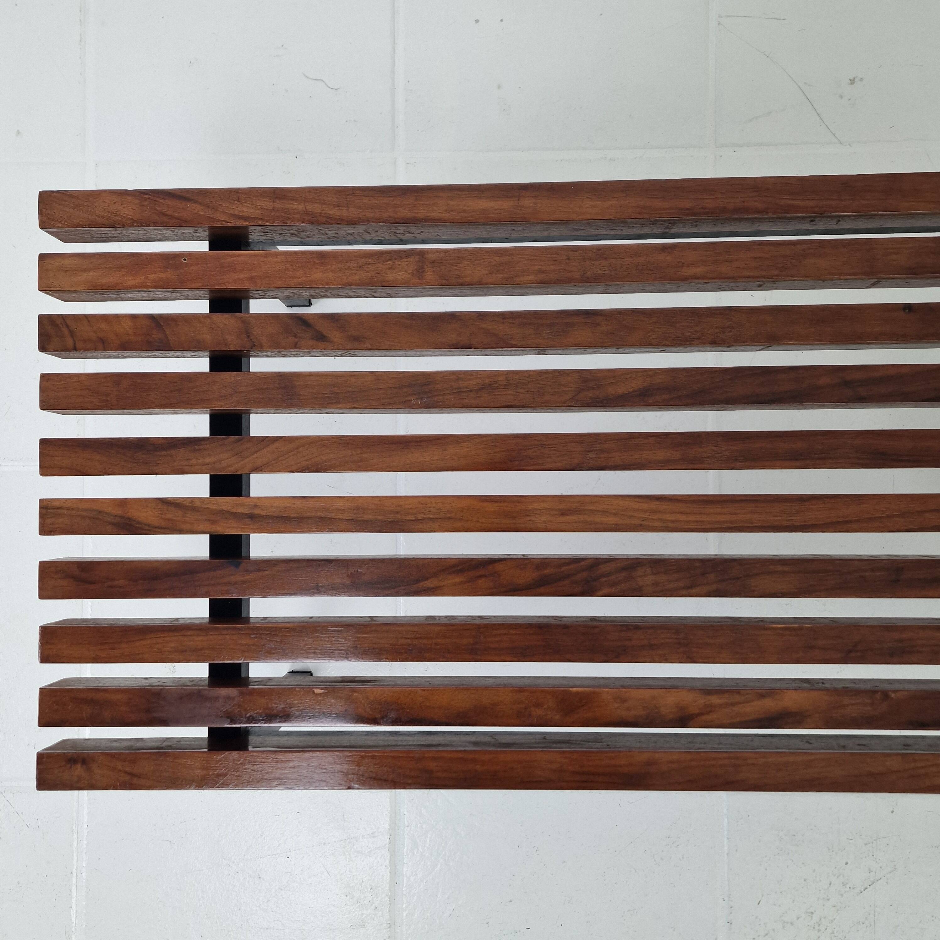 Banc en bois à lattes italien / table basse, 20e siècle