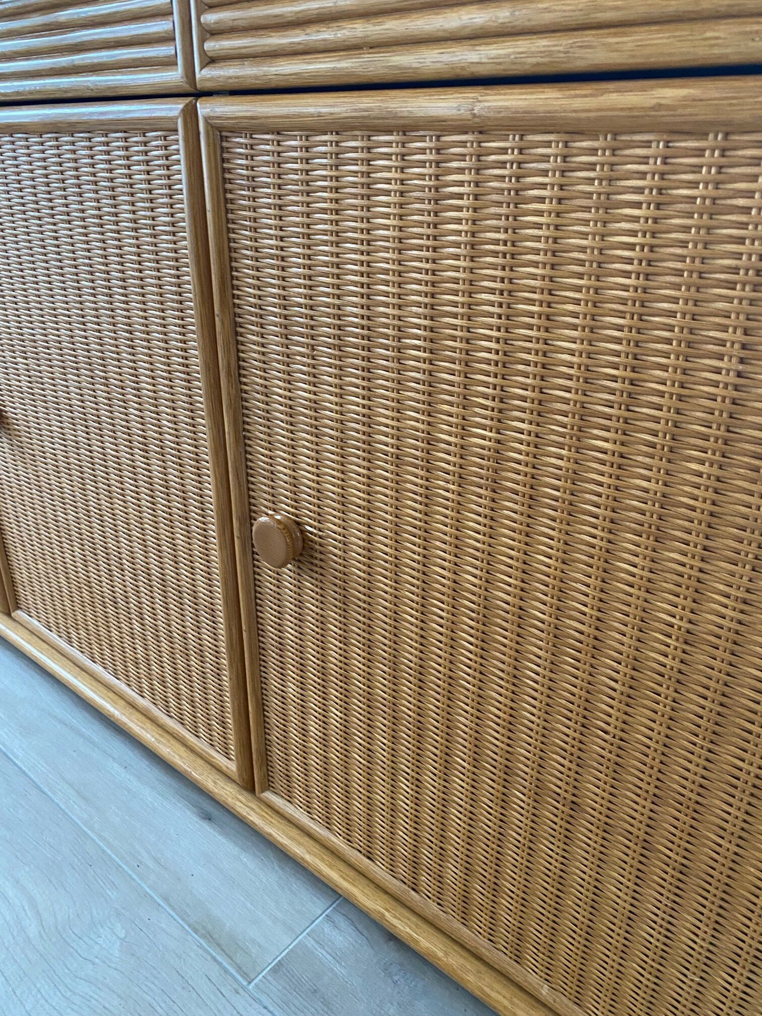 Enfilade en frêne et rotin