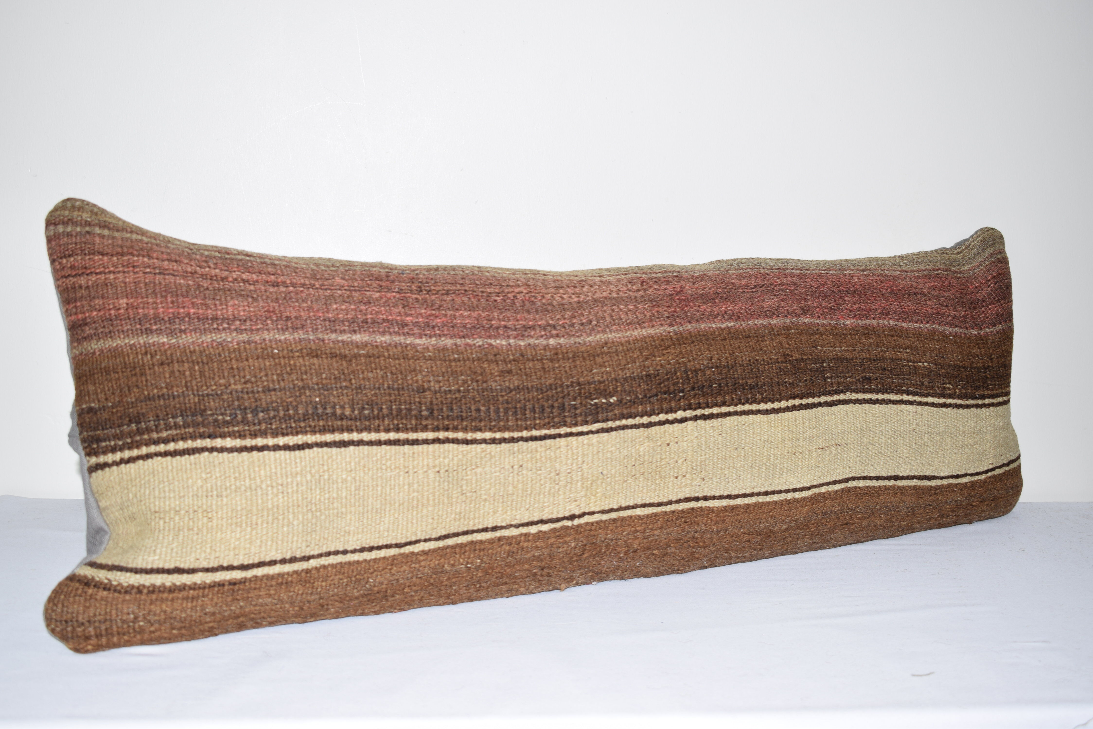 Housse de coussin brodée