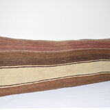 Housse de coussin brodée