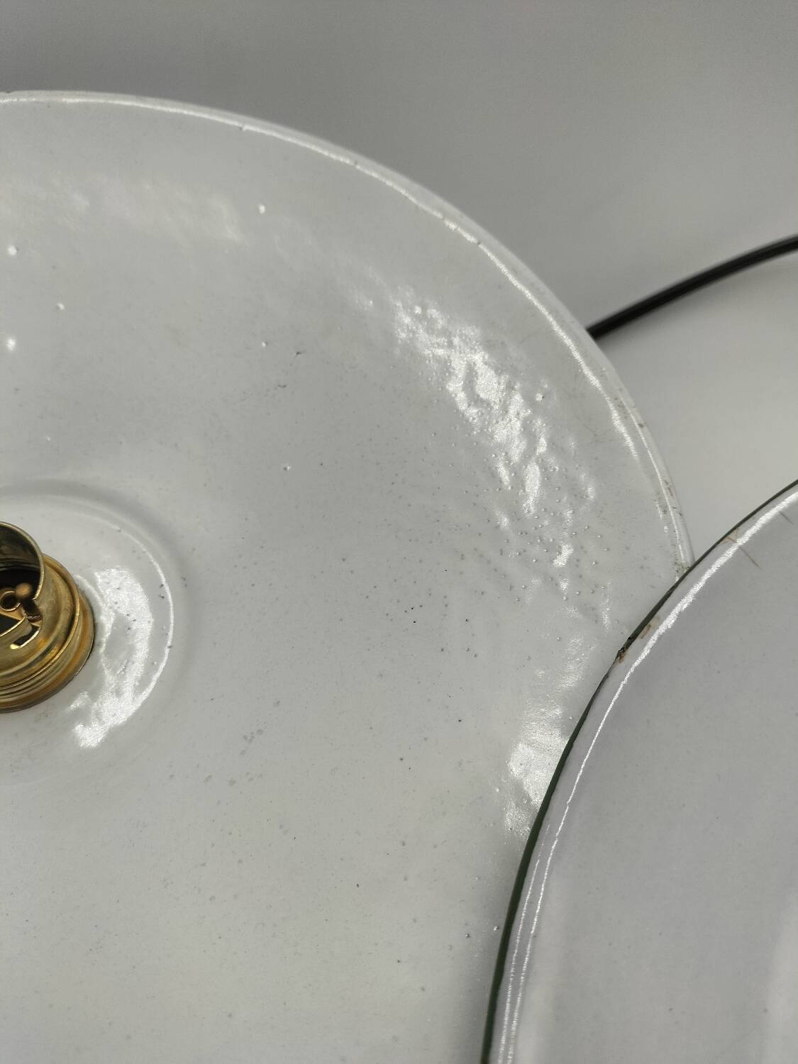 Enamelled sheet metal suspensions