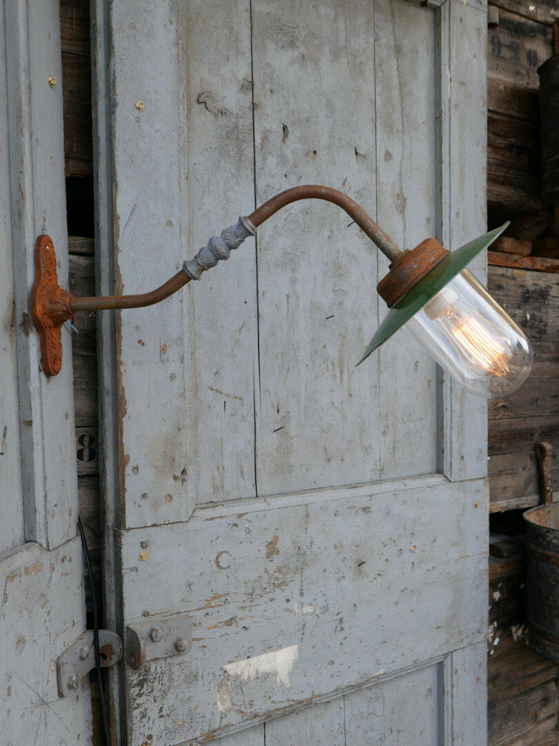 Apply metal and cast swan collar