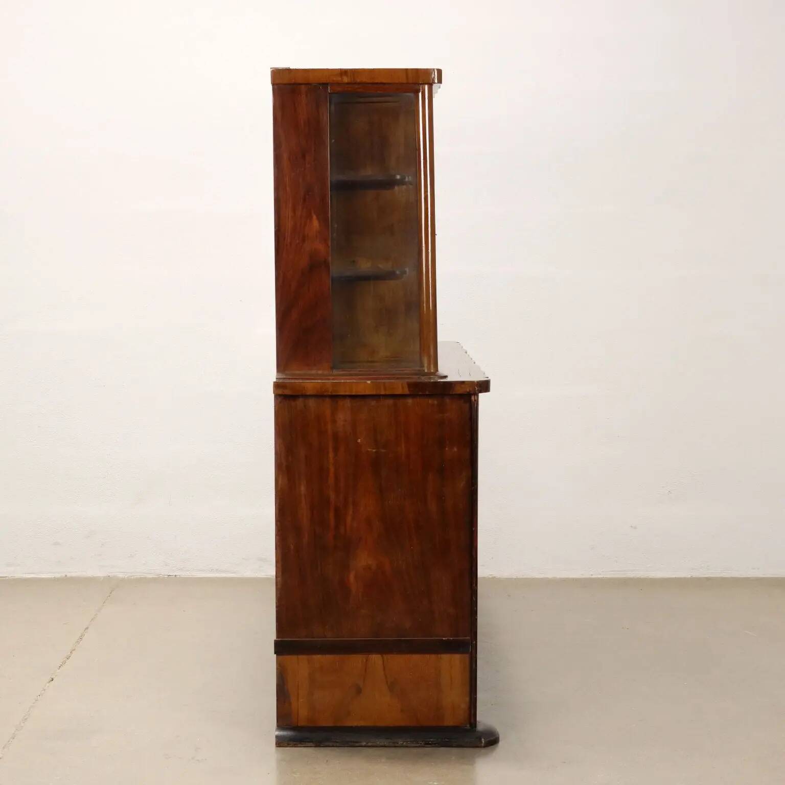 Vintage display cabinet from the 1920s-30s in walnut, Italy.