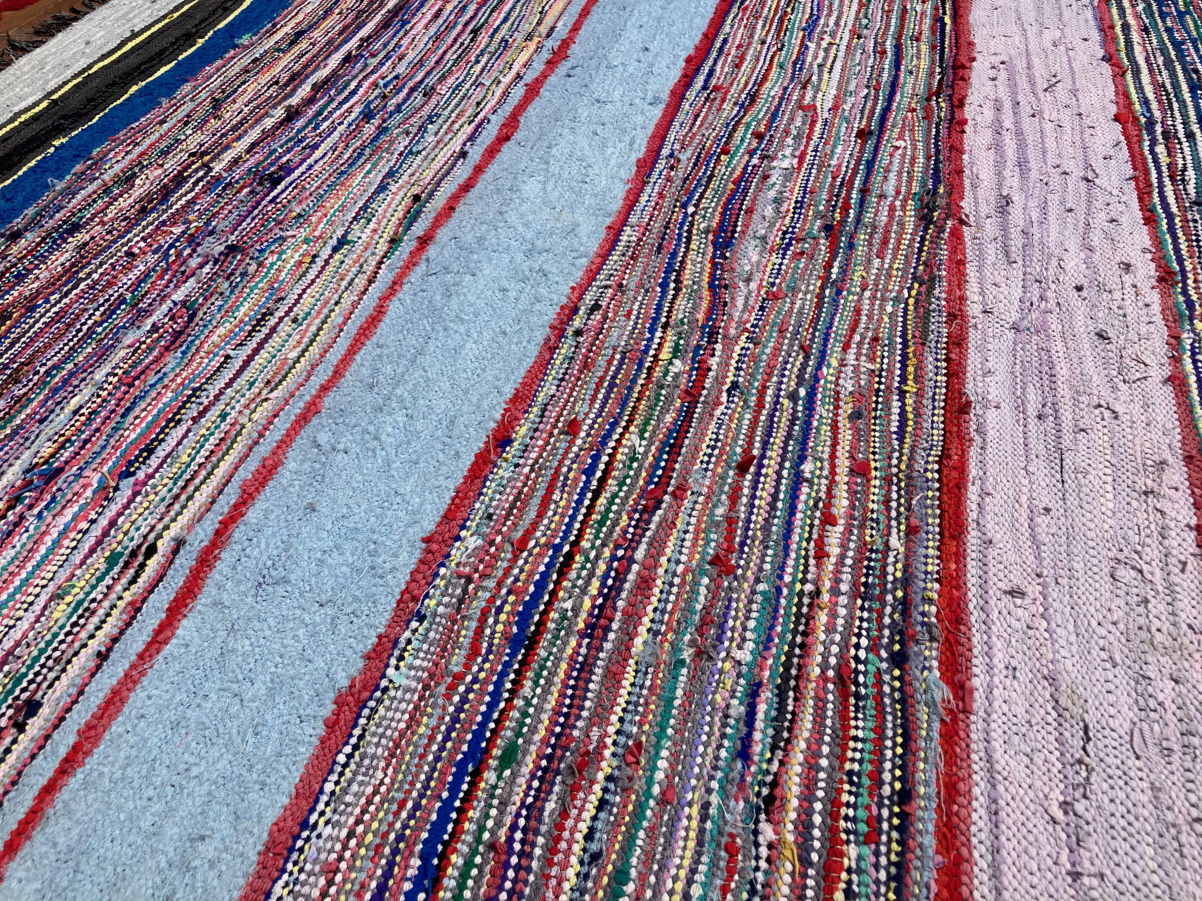 Contemporary and artisanal carpet 290 x 138 cm