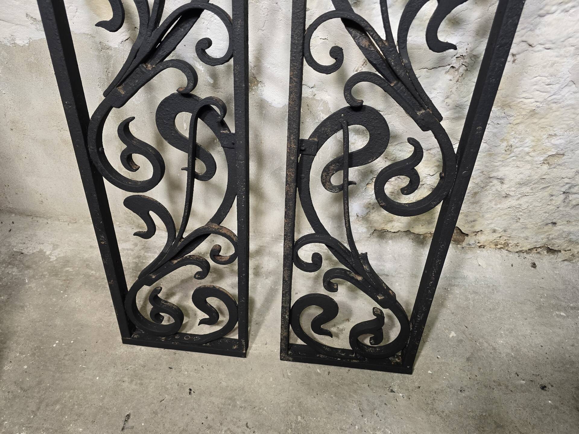 Wrought iron grille from the early 20th century Art Deco / Art Nouveau