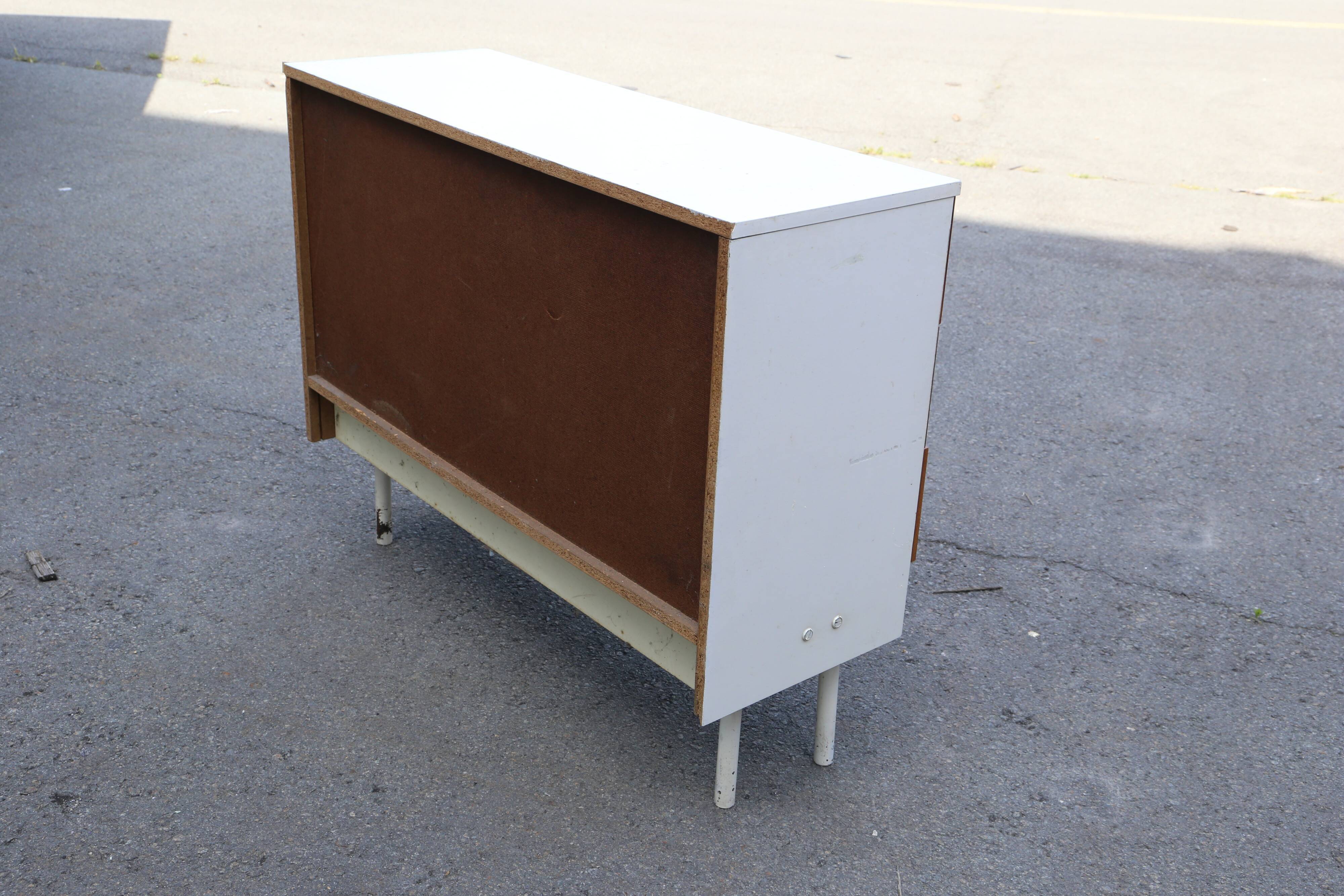 Vintage chest of drawers in metal and fomica