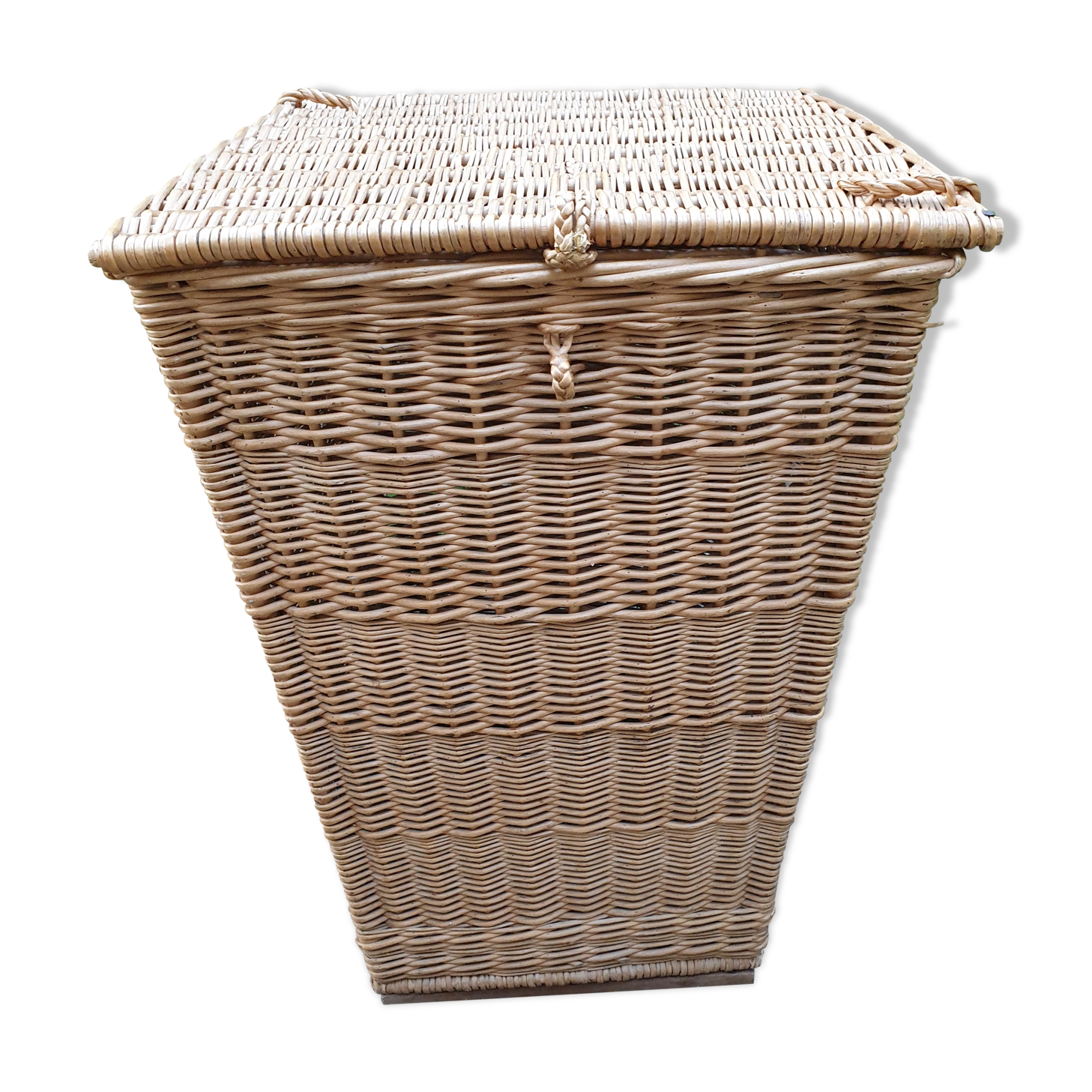Wicker basket or laundry basket