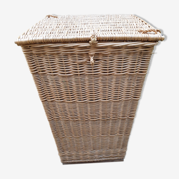 Wicker basket or laundry basket