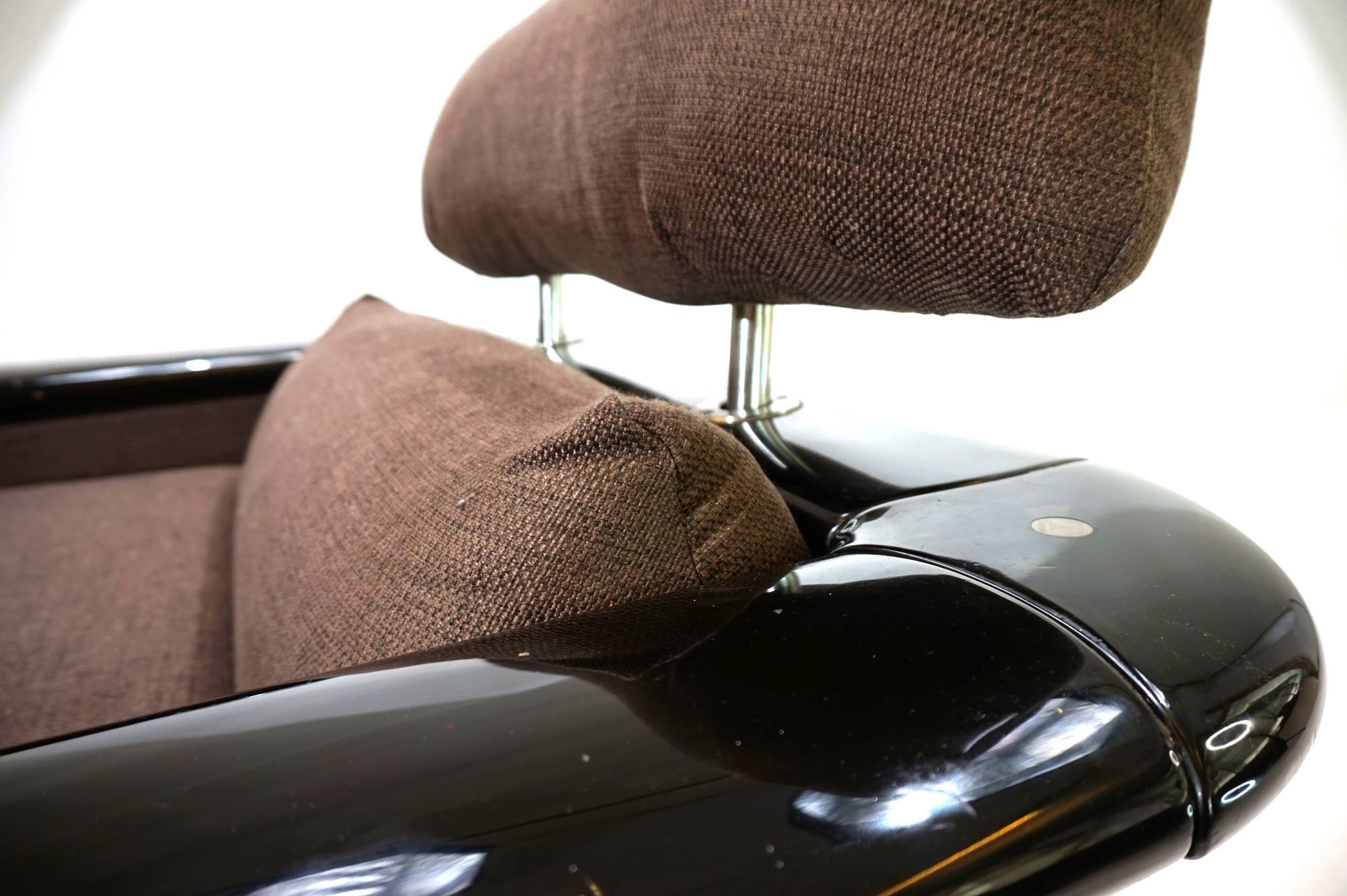Fauteuil lounge Tecno avec structure en laque piano, 1970