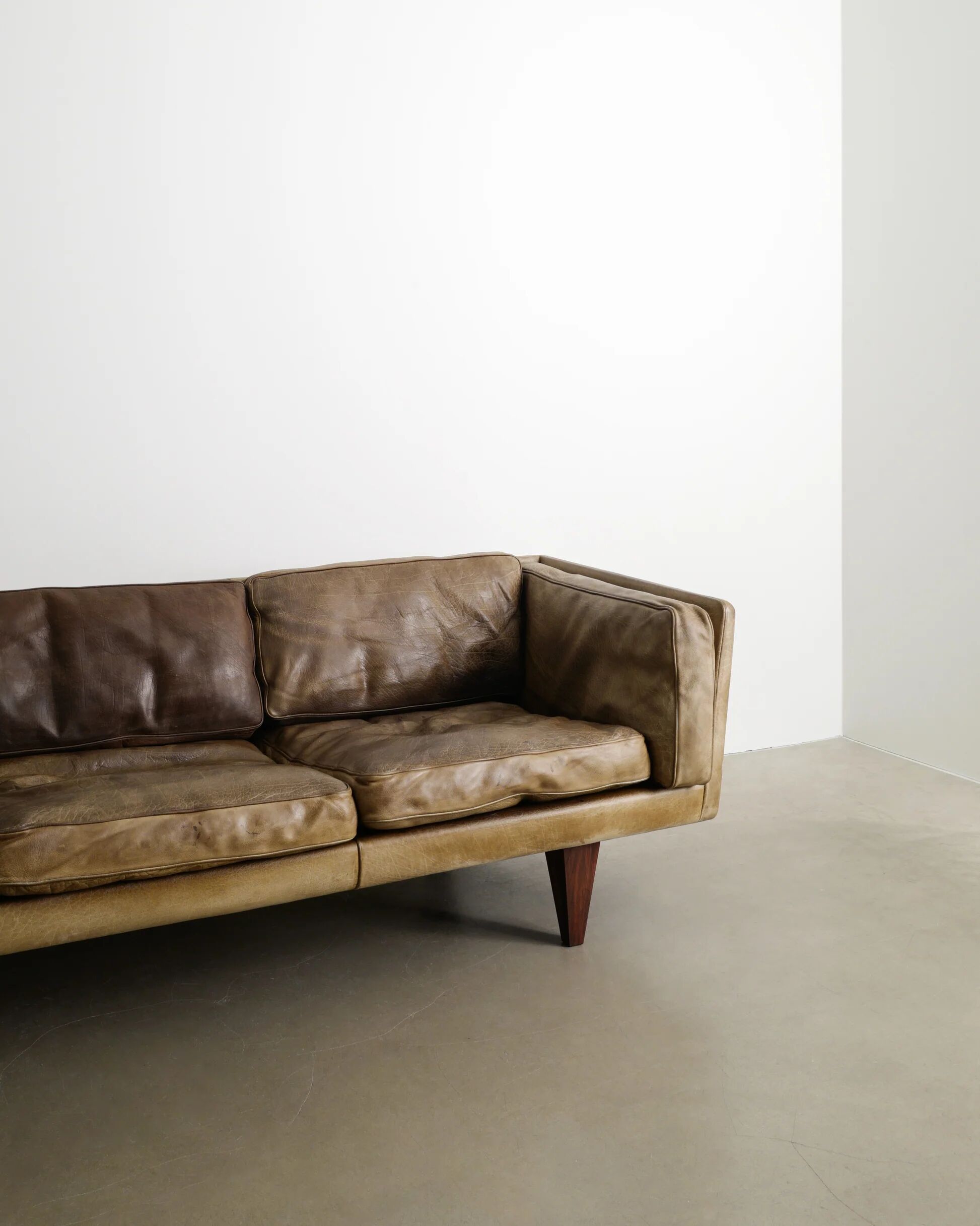 Danish Mid Century Three Seater Brown Sofa "V11" by Illum Wikkelsø, 1960s