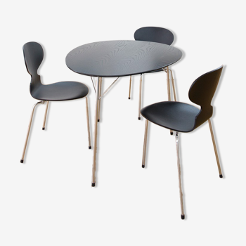Table et chaises d'Arne Jacobsen édition Fritz Hansen