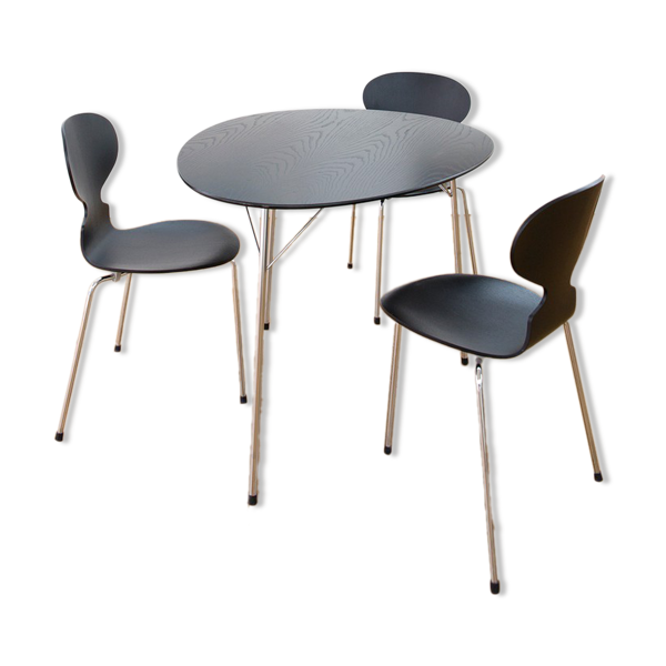 Table et chaises d'Arne Jacobsen édition Fritz Hansen — Beyit