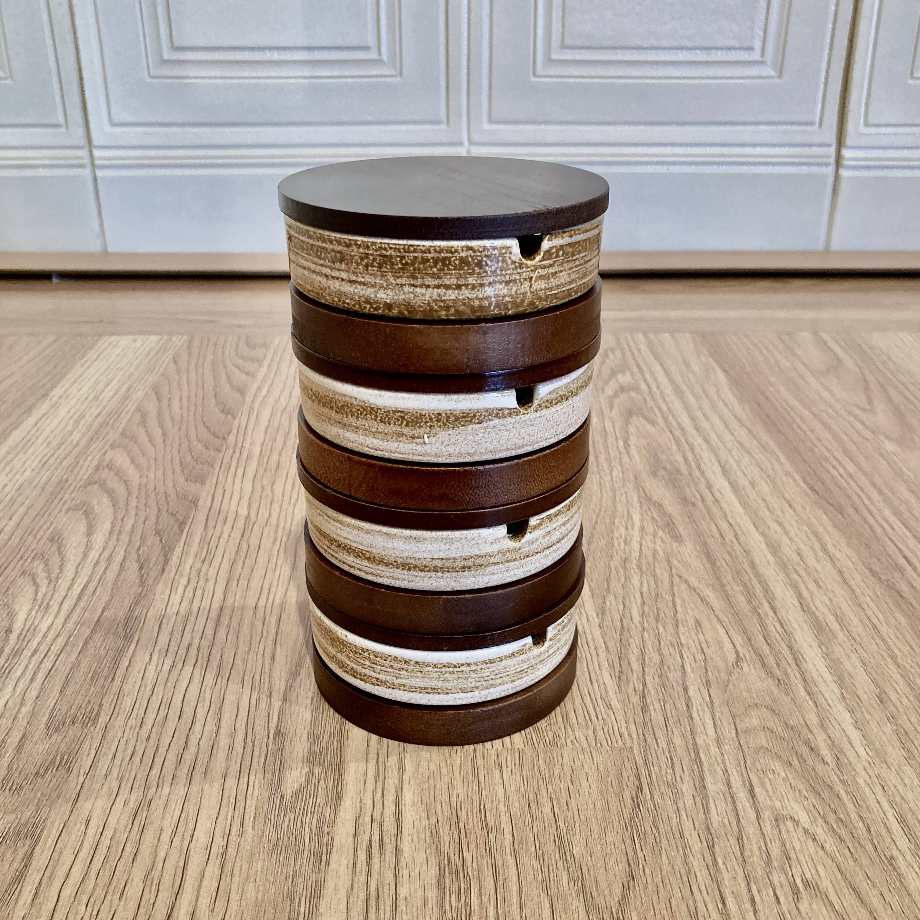 ENSEMBLE DE 4 CENDRIERS DESIGN SCANDINAVE.