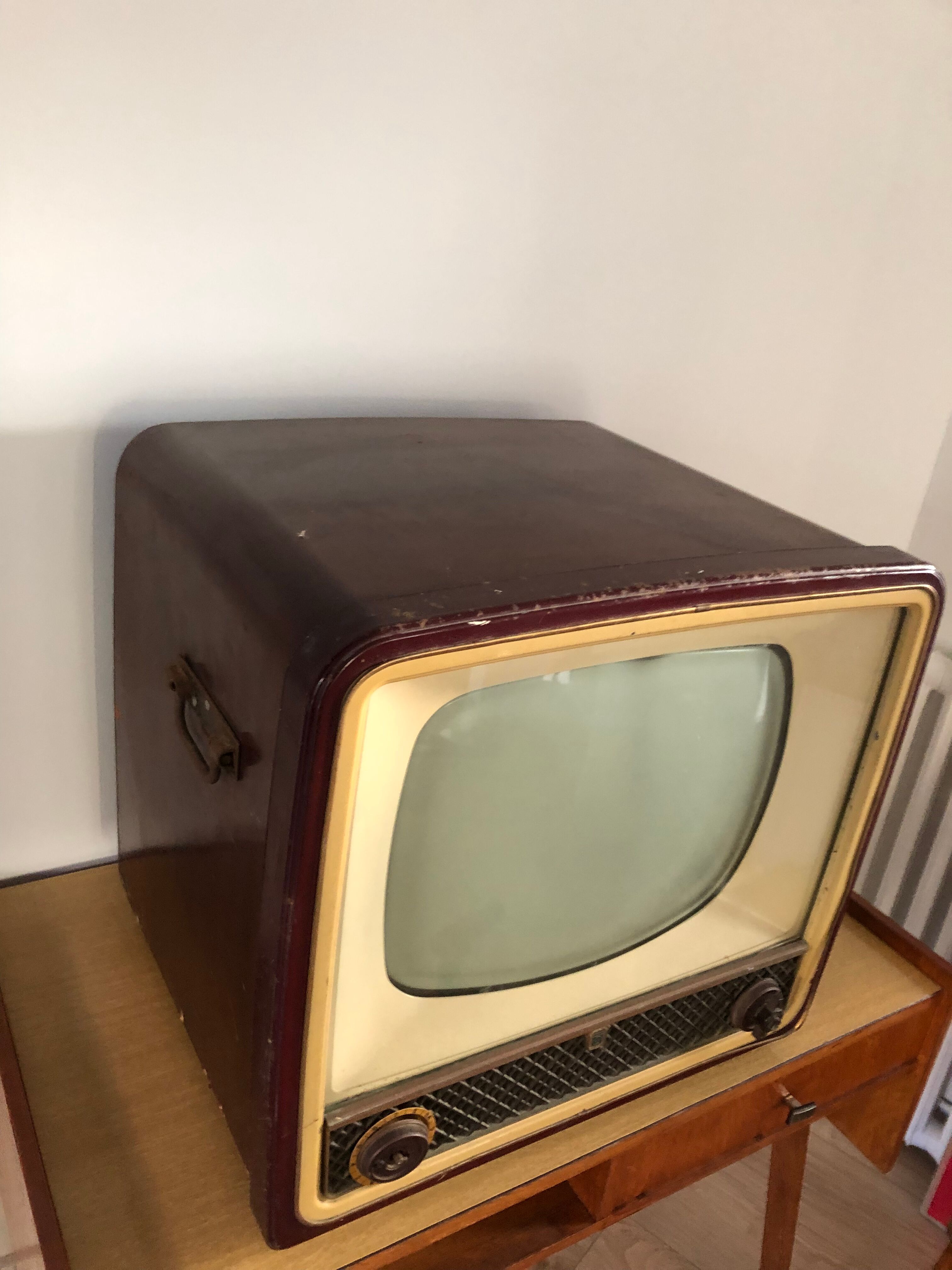 Vintage TV deco