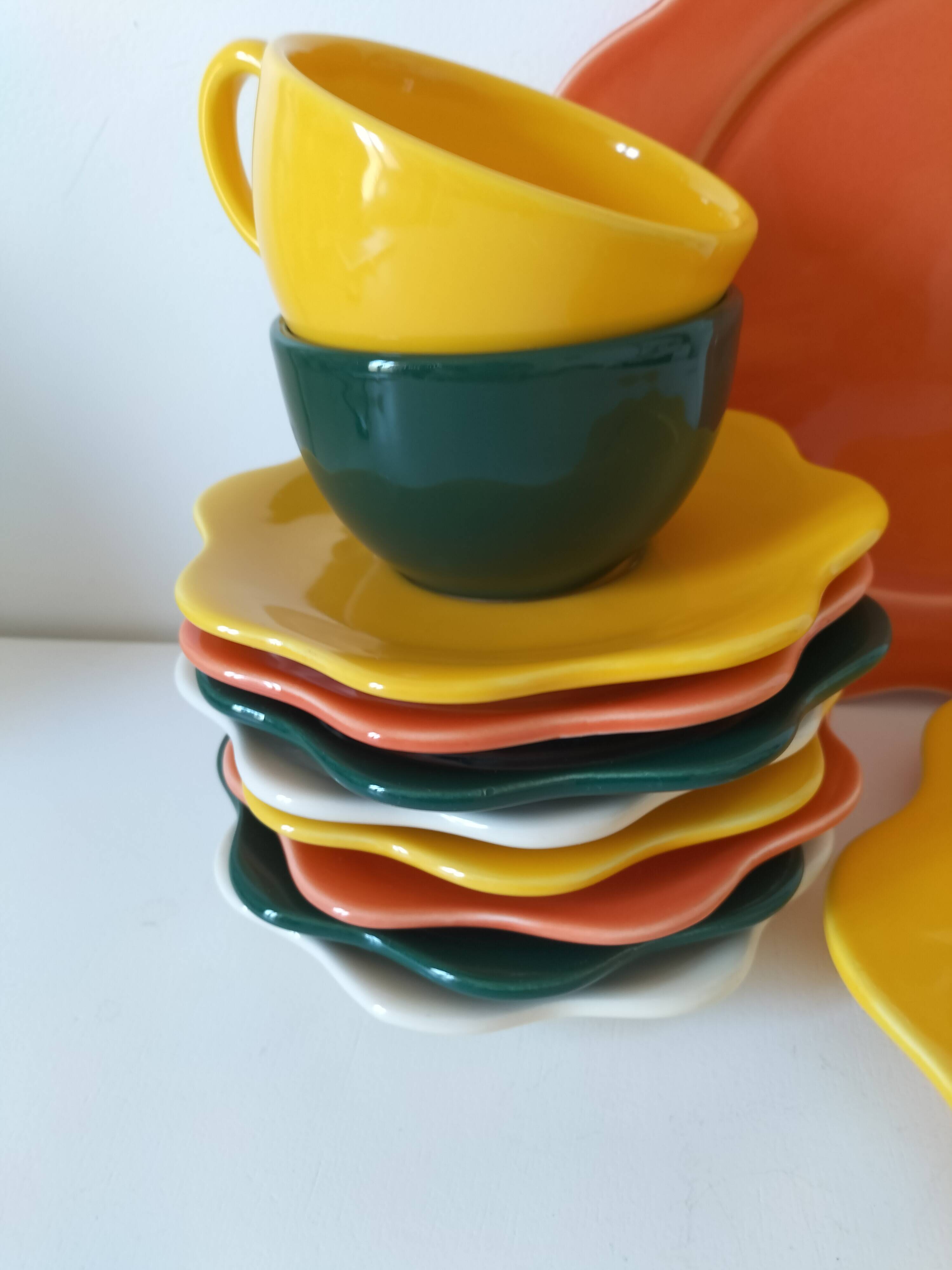 Ensemble de 12 pièces en céramique émaillée forme fleur