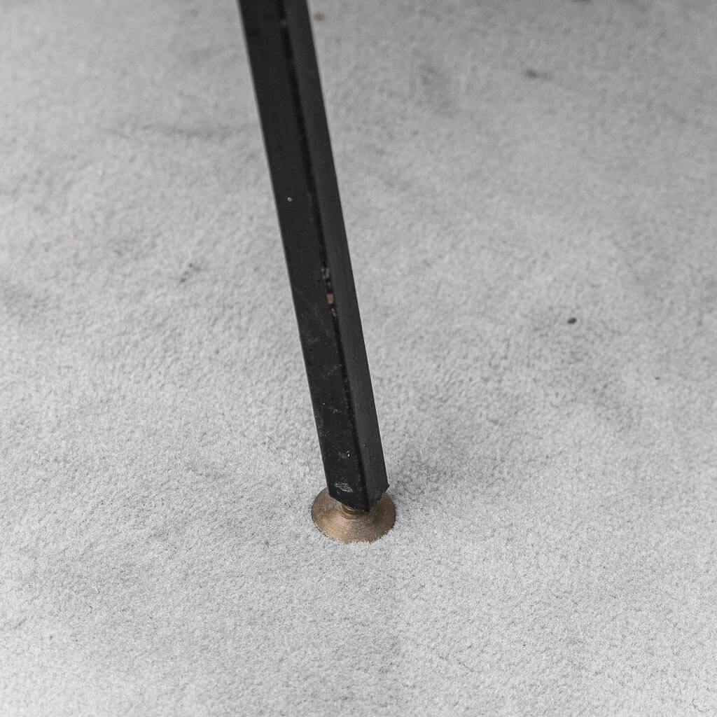 Ensemble de salon vintage avec canapé et fauteuils en métal et tissu, modernisme des années 1970.