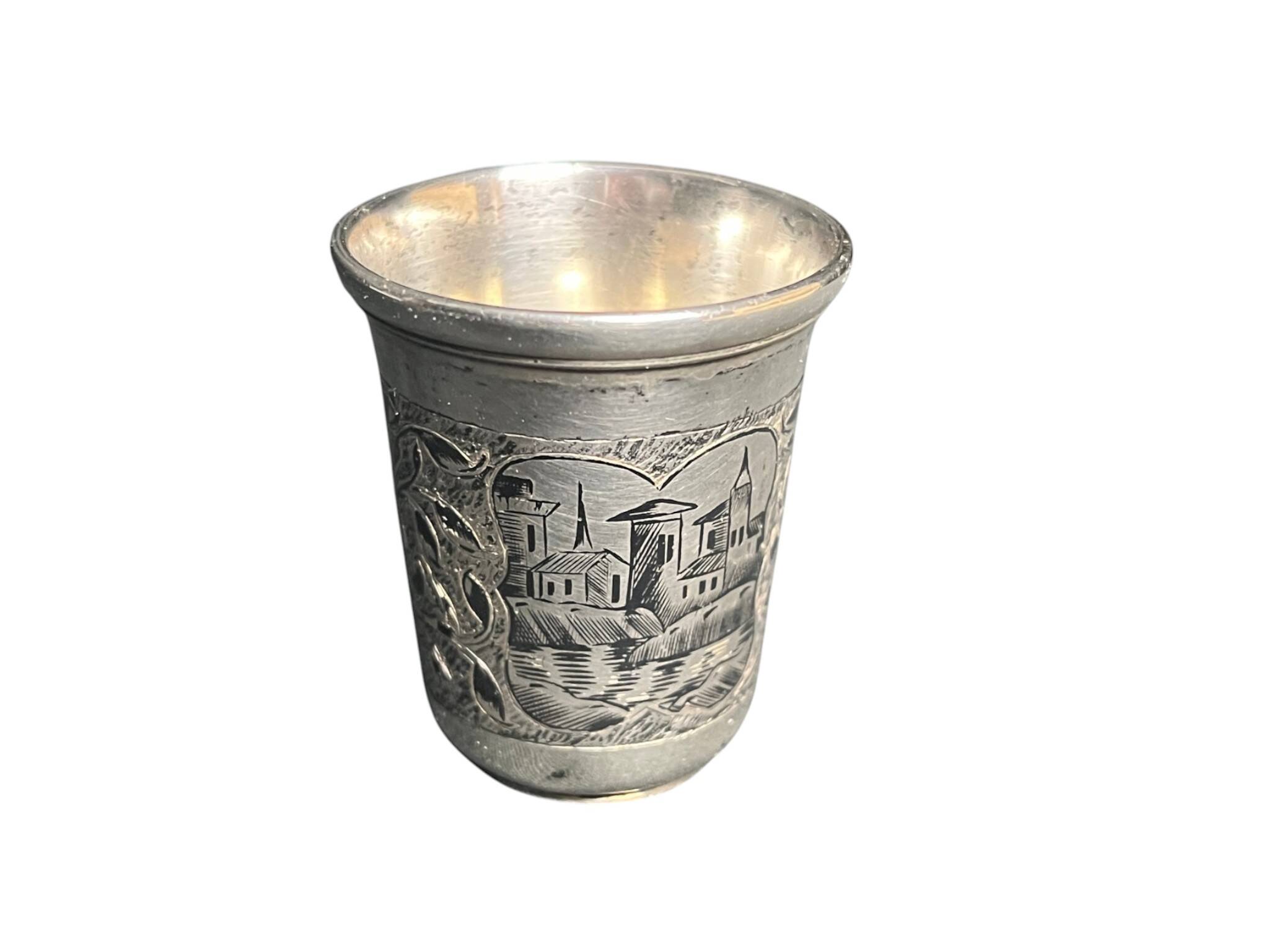 Gobelet à vodka argent russe Moscou décor ciselé XIXème