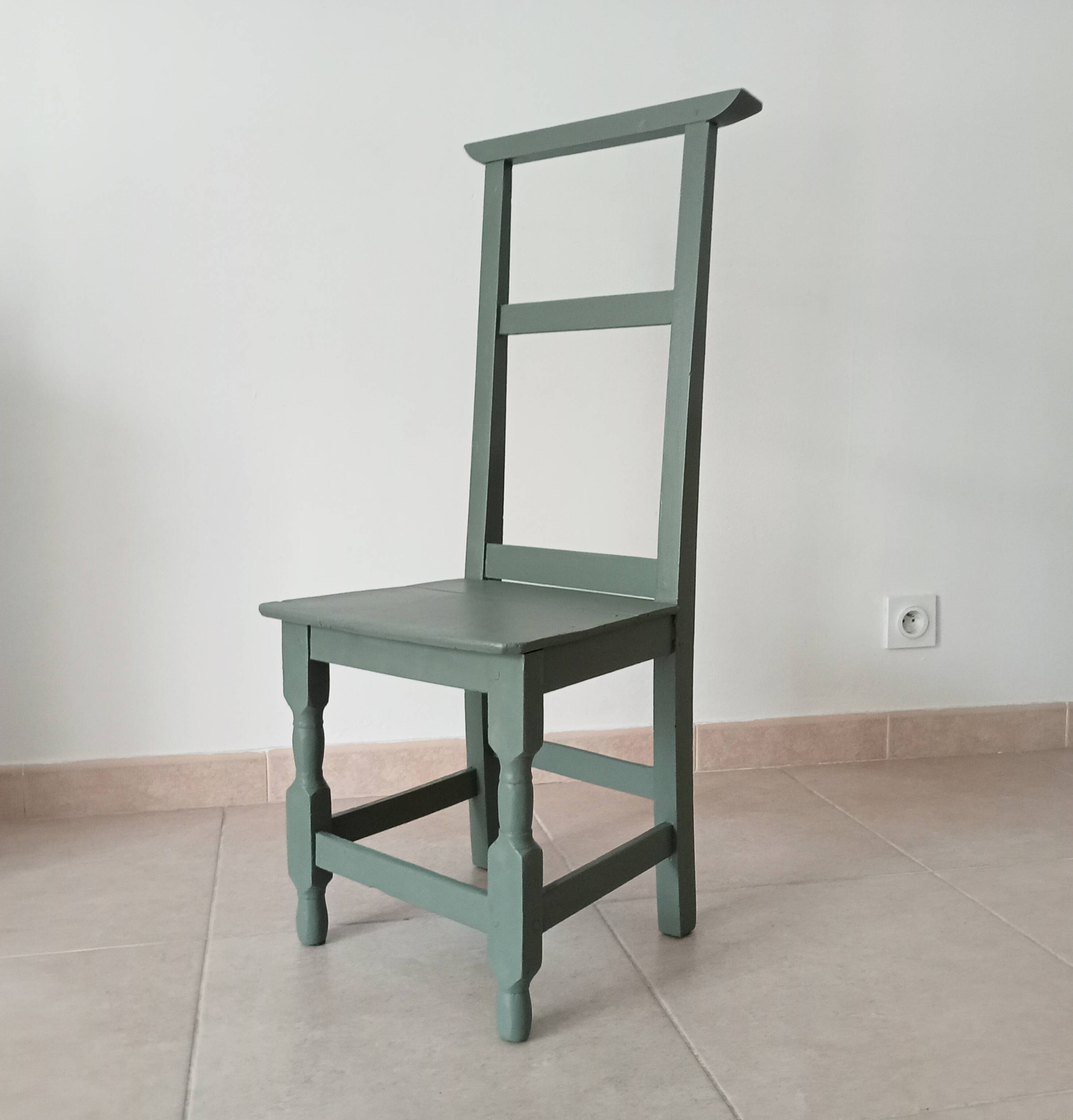 Antique "prie dieu" chair from the 19th century.