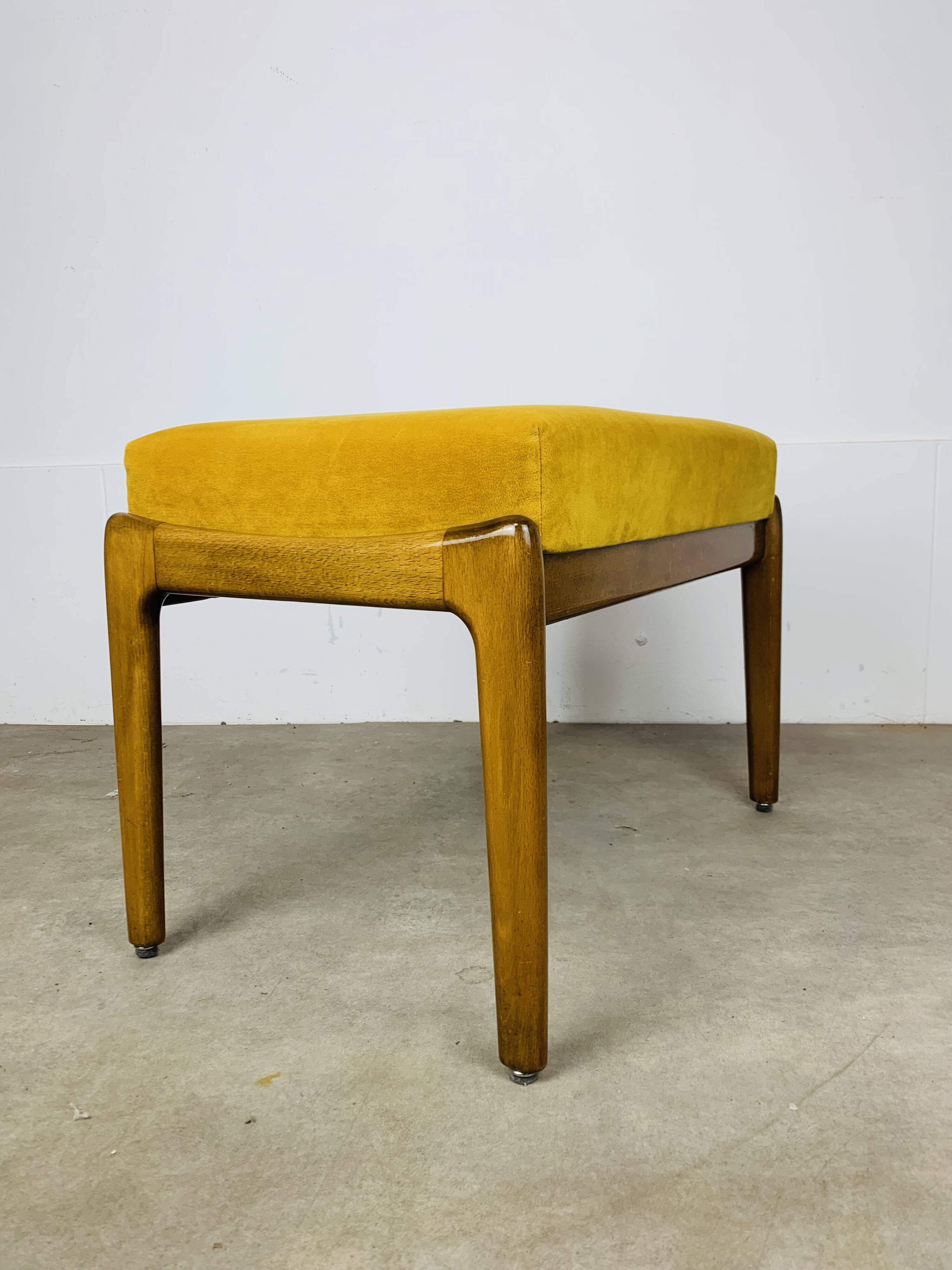 Tabouret scandinave en teck et velours jaune, années 60