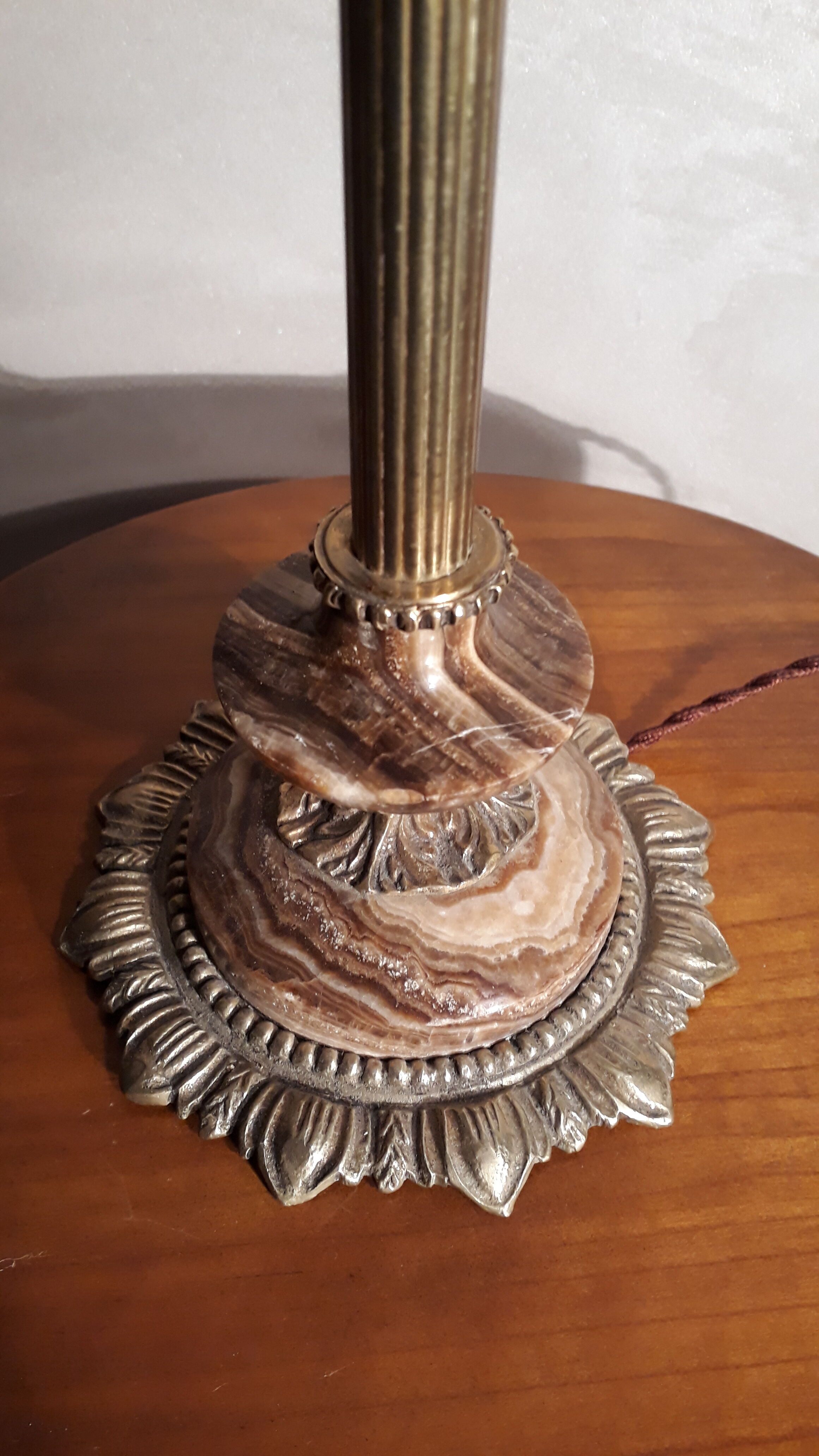 Brown marble lamp with bronze base and American frame 1940