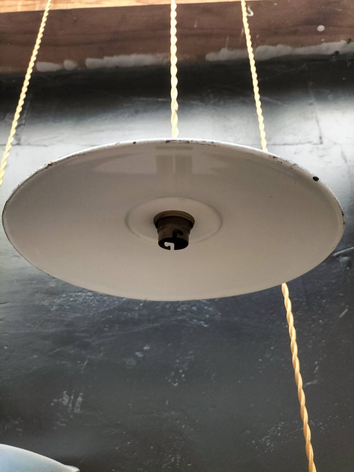 3 suspensions en tôles émaillées