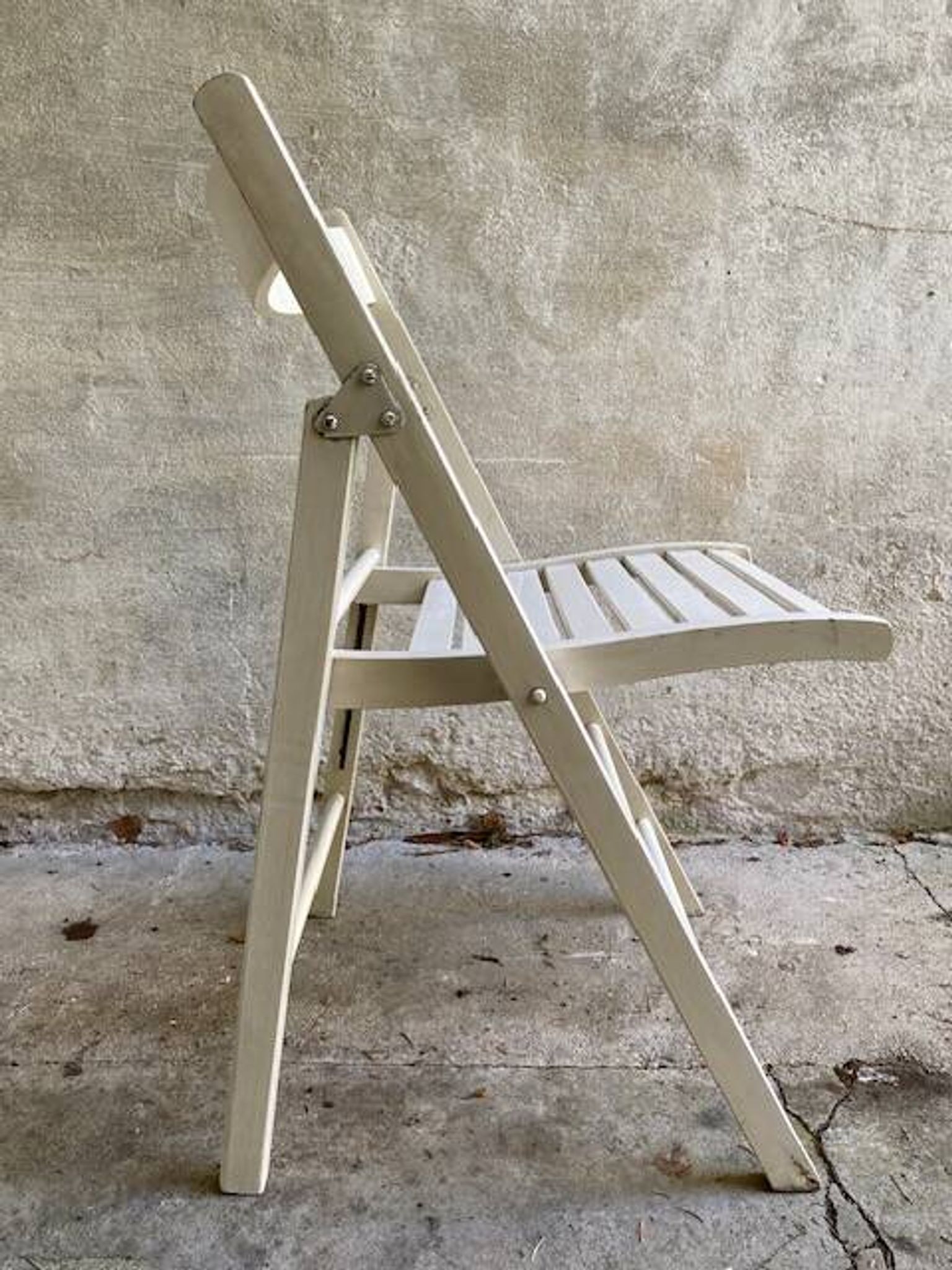 Extra folding chair / garden chair / vintage white lacquered solid wood office chair
