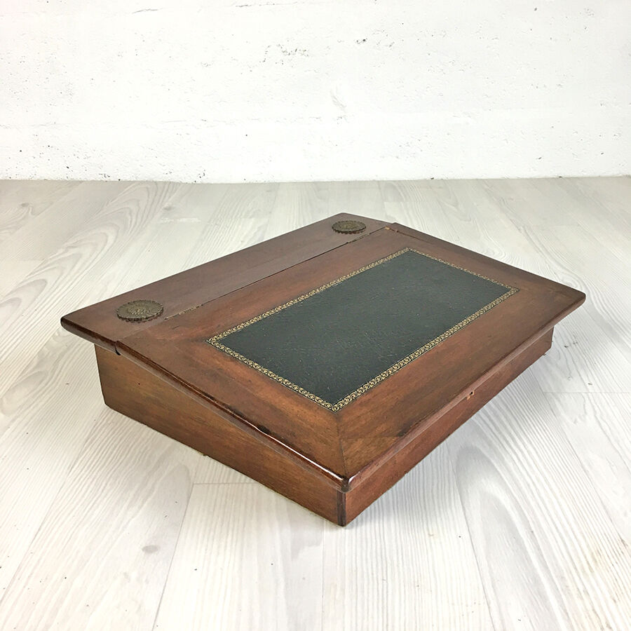Writing desk XIX with mahogany veneer