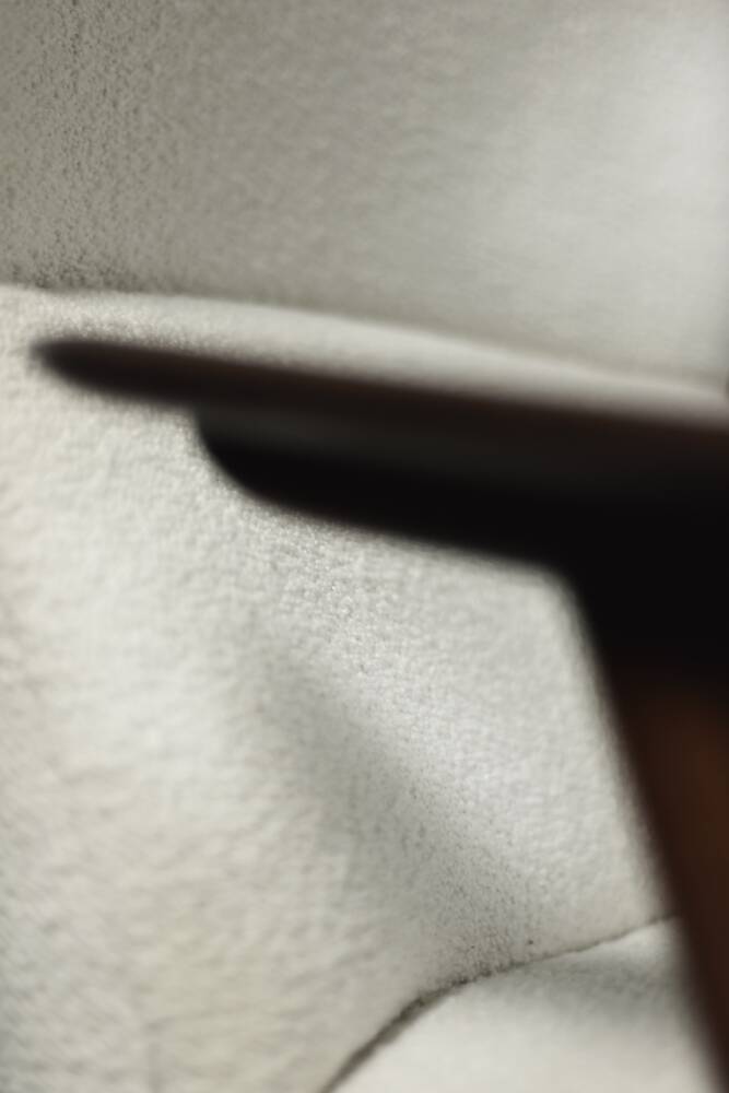 Fauteuil haut de salon vintage en teck et tissu bouclé blanc du milieu du siècle norvégien, années 1960