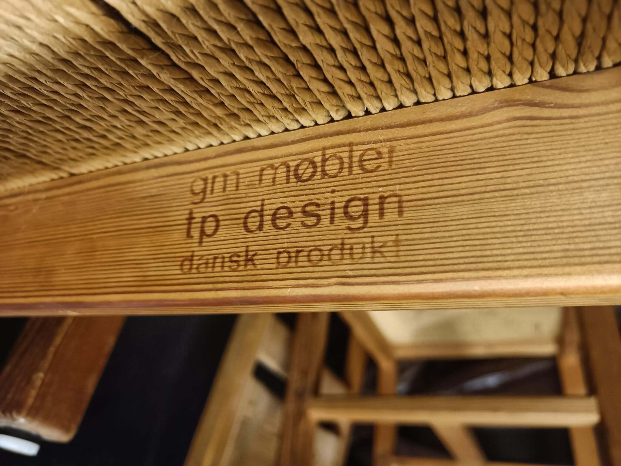Ensemble de 5 chaises en bois de pin par GM Mobler, années 1960.