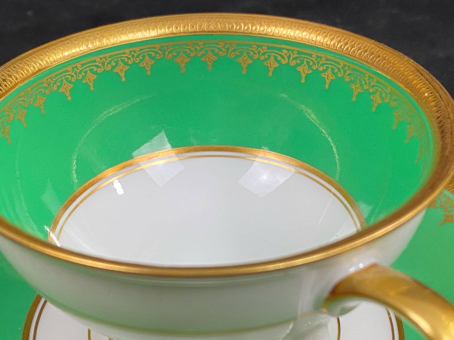 Complete set of 12 Art Deco fine porcelain cups and saucers Ros.
