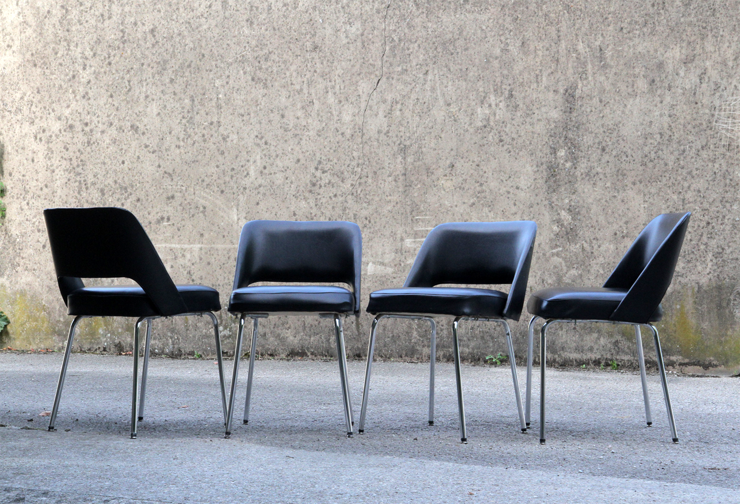 Paire de fauteuils conférence noirs et chrome années 60