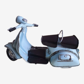 Miniature Vespa bleue