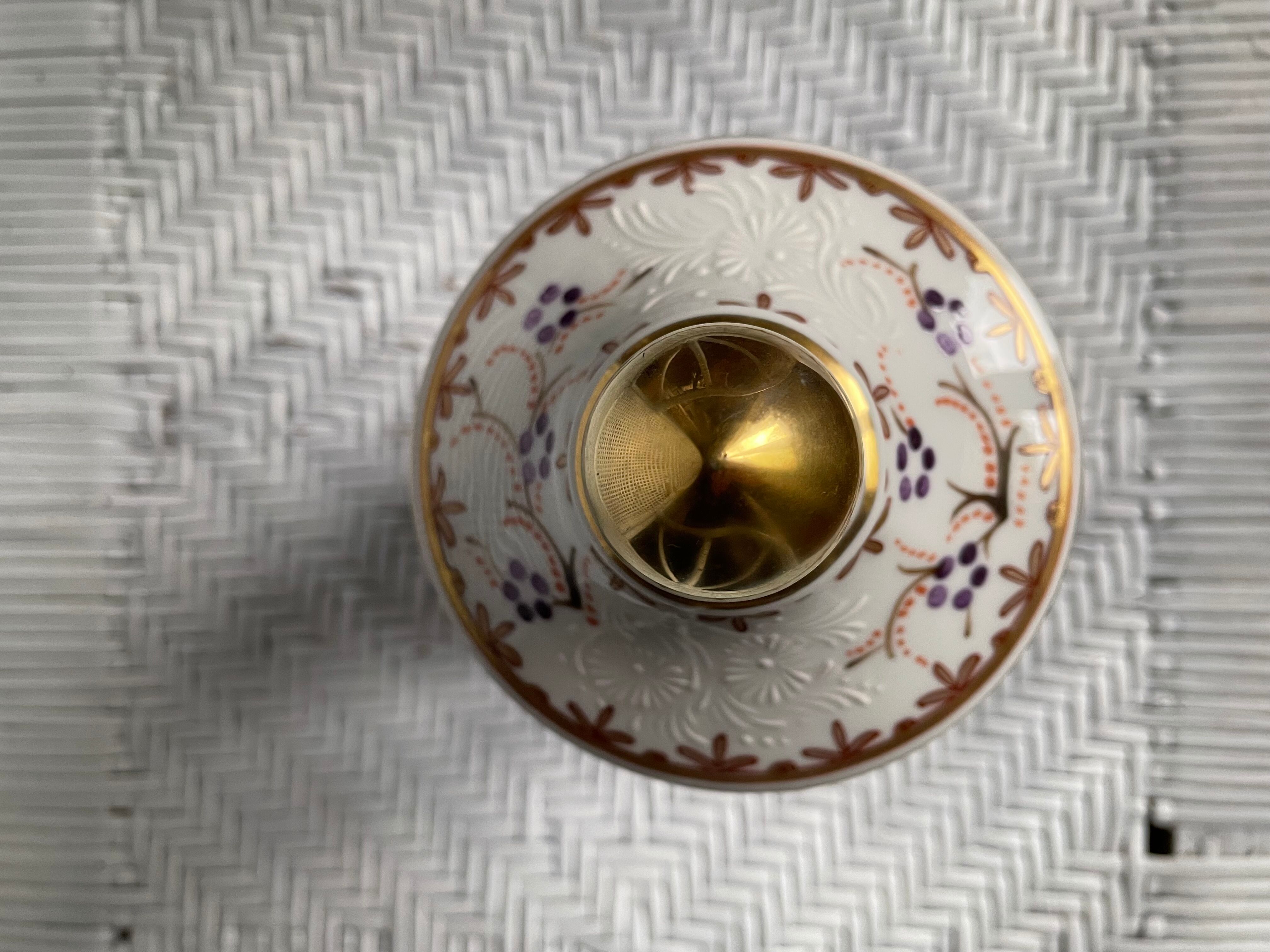 Twentieth century Paris porcelain pharmacy pot