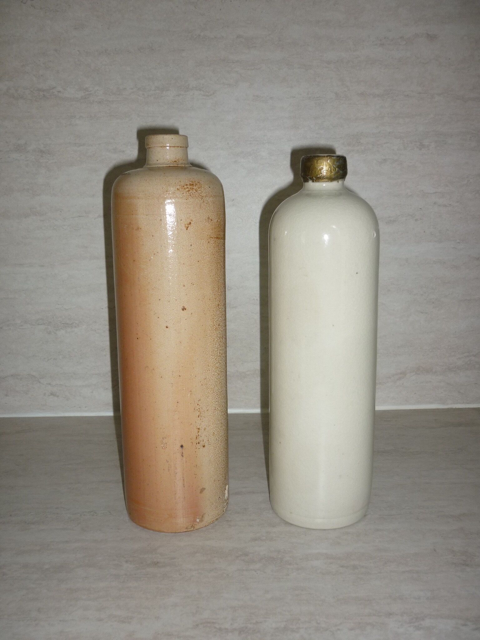 2 bottles of glazed stoneware in natural colours