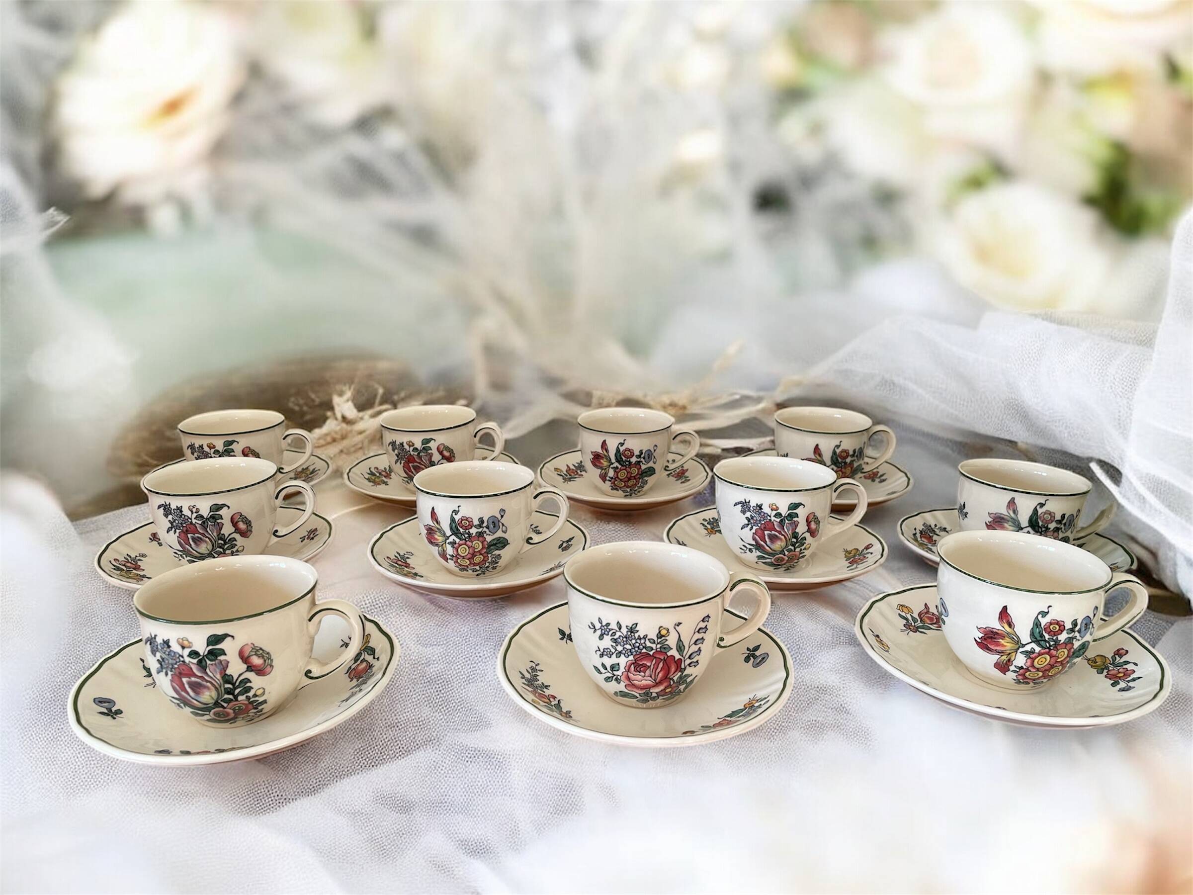 Service de tasses à café anciennes  en faïence de Villeroy & Boch