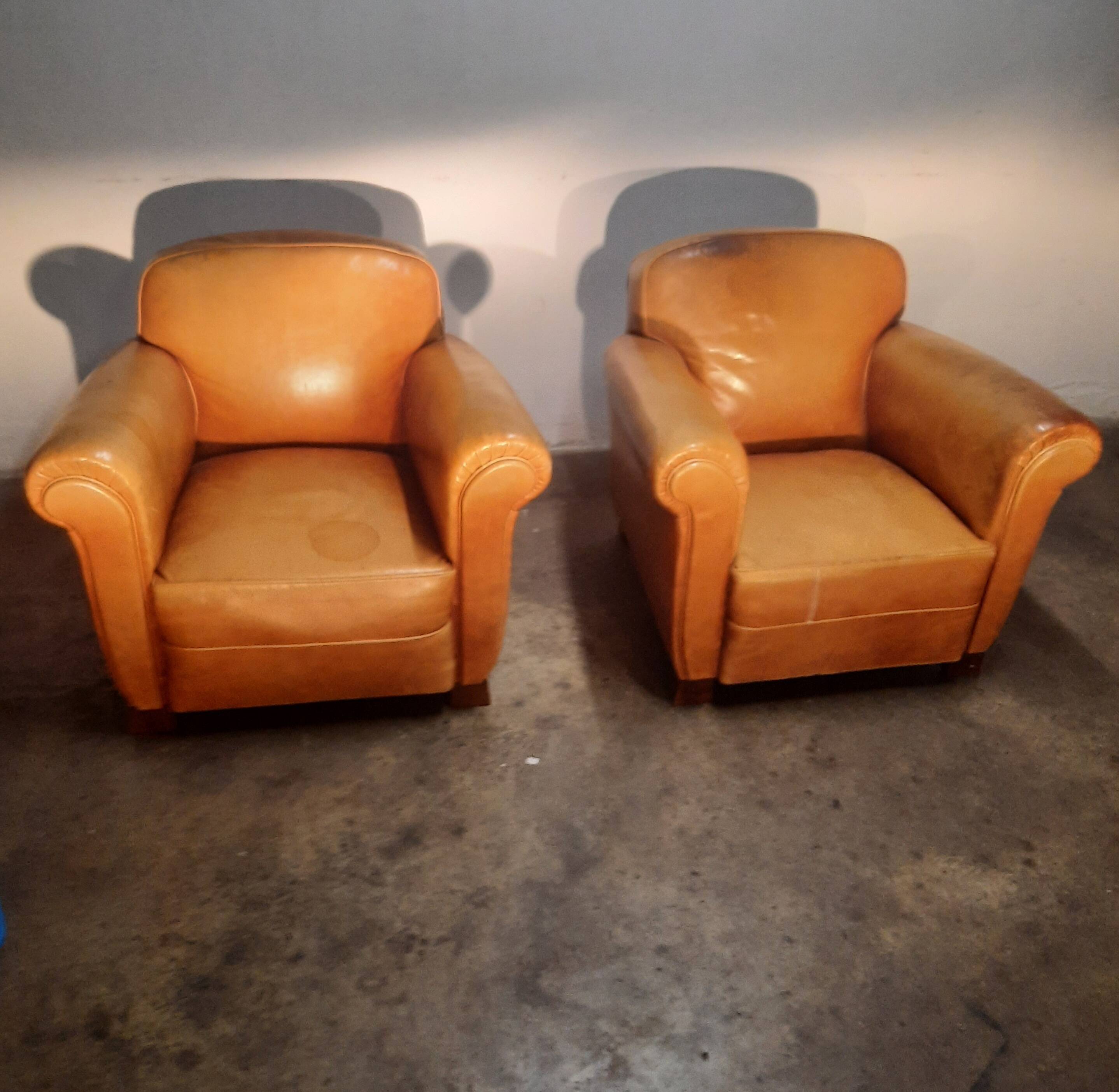 Pair of club shoes from the 1950s in tawny leather.