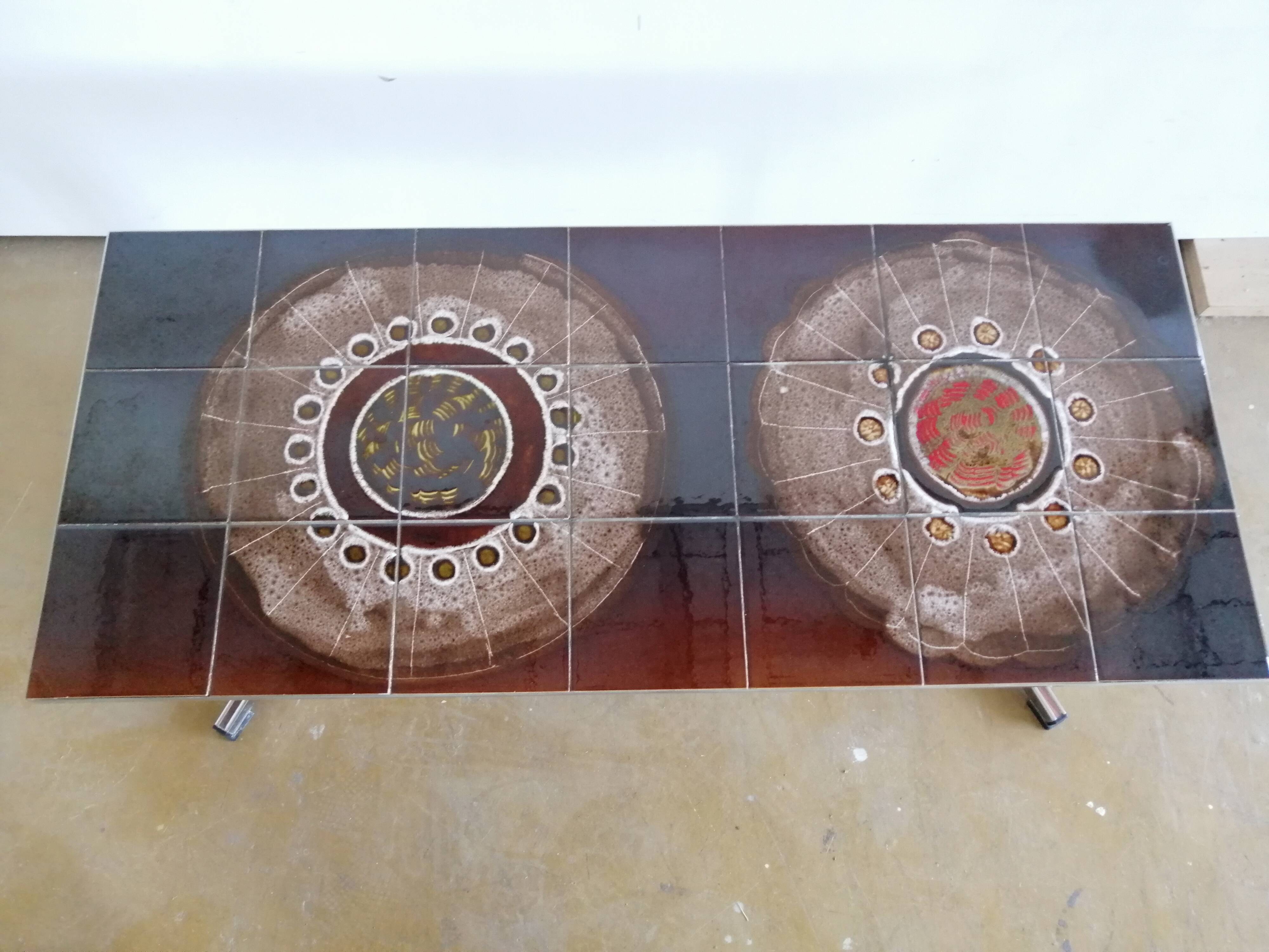 Vintage coffee table faience and chrome