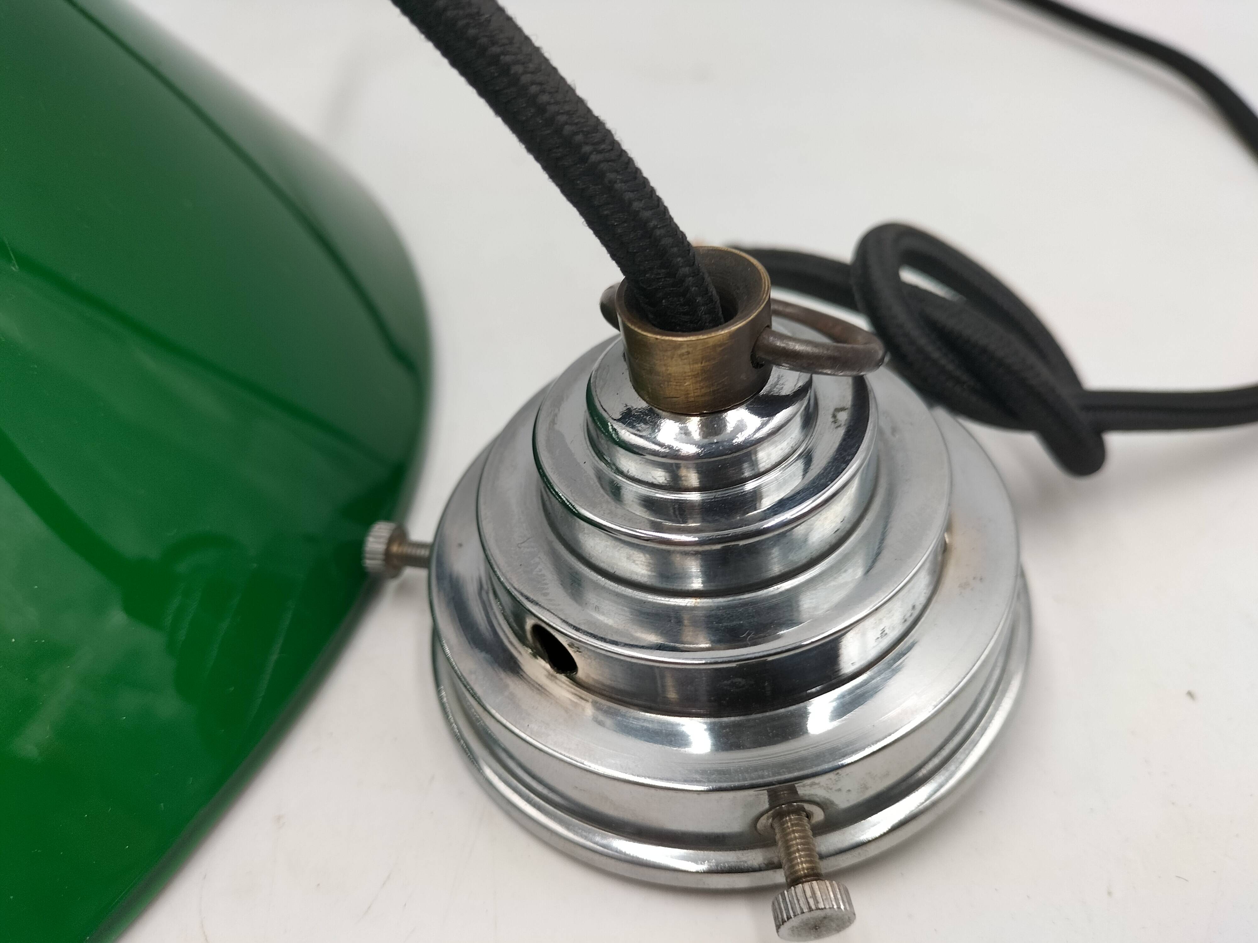 Green opaline cone suspension