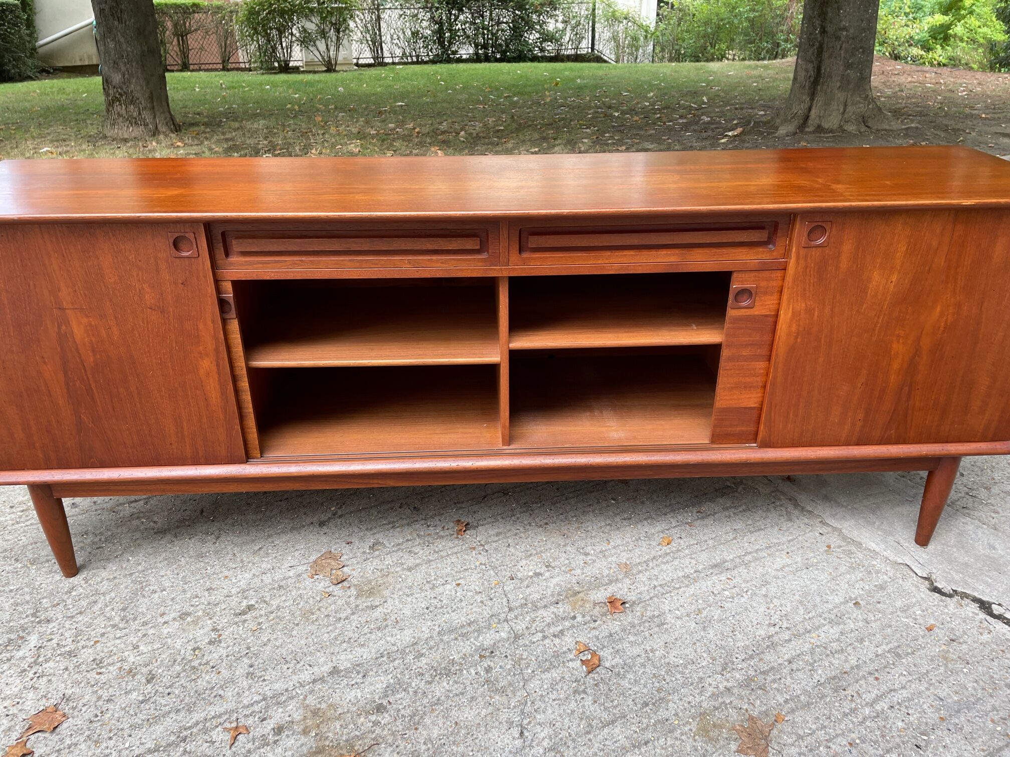 Teak design sideboard by Edvard Valentinsen, published by Samcom. 1960 Denmark.