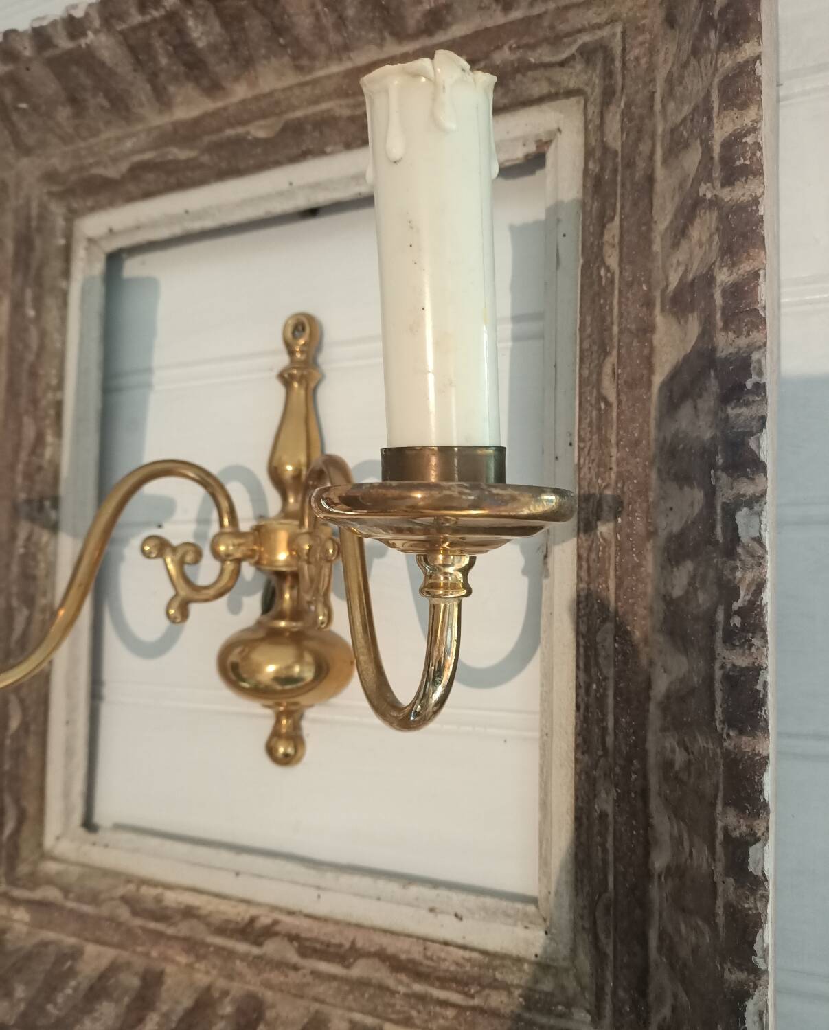Brass wall light 2 bulbs